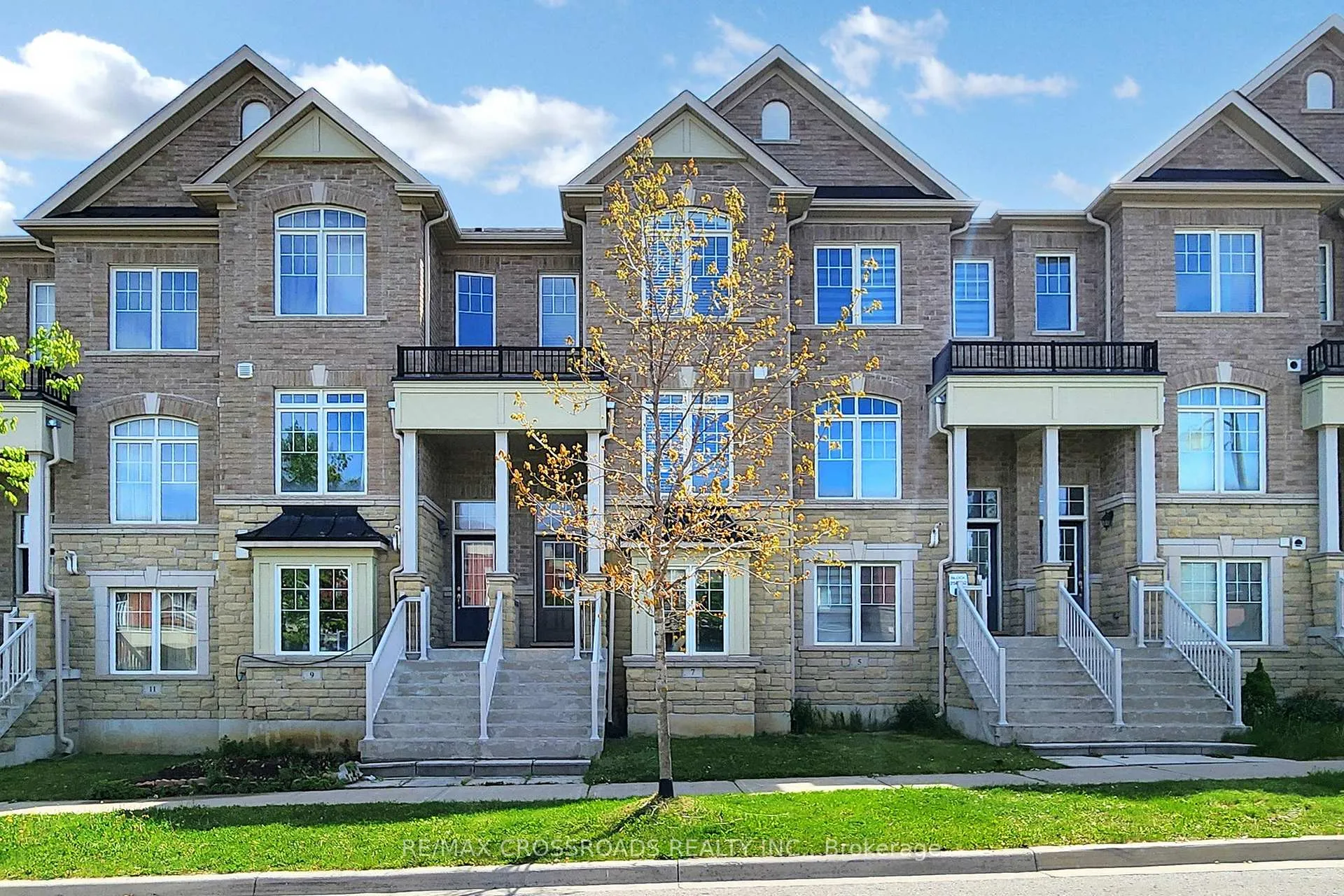 Photo 1 of 7 Gadani Drive, Markham, Greensborough — HOMEH