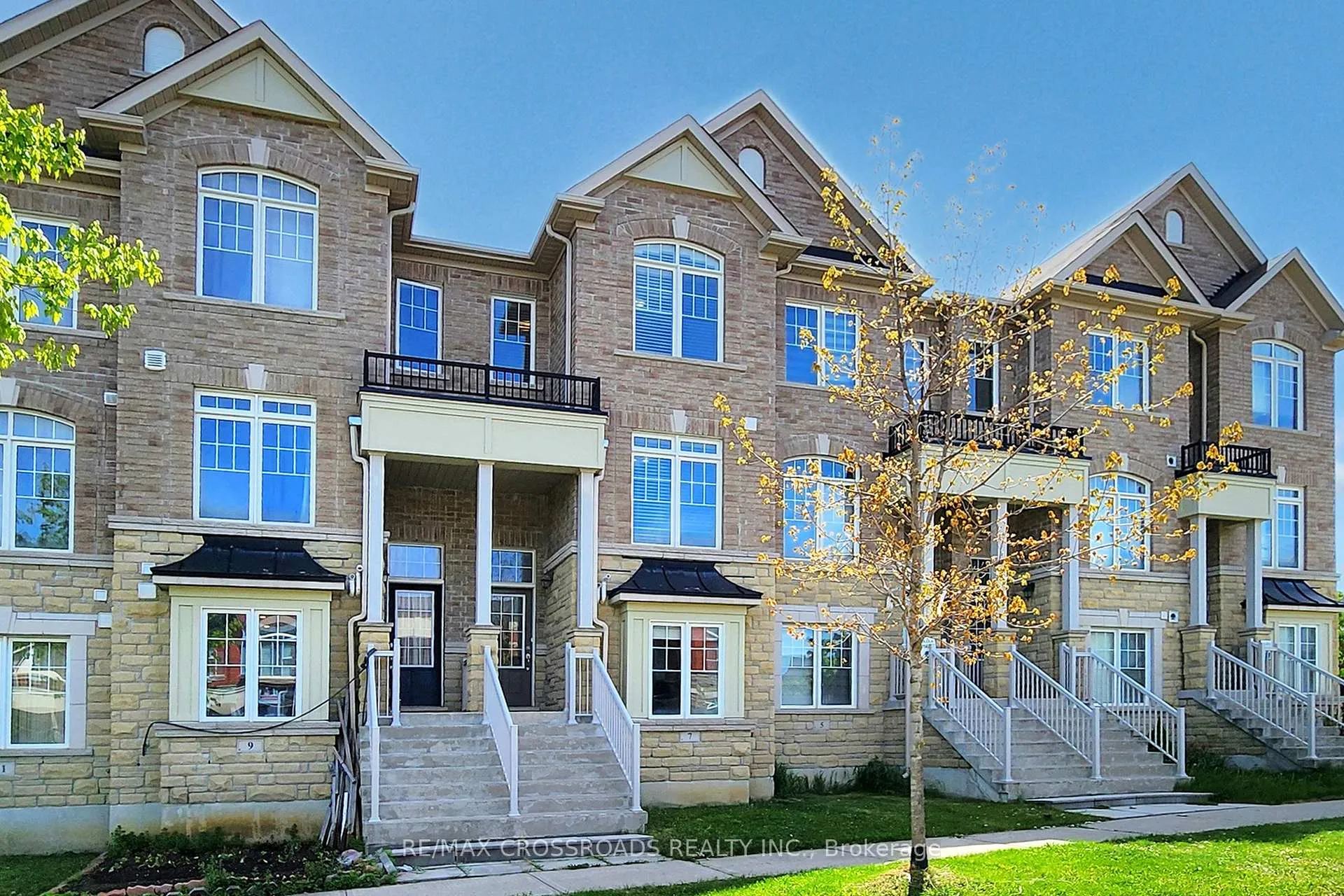 Photo 2 of 7 Gadani Drive, Markham, Greensborough — HOMEH