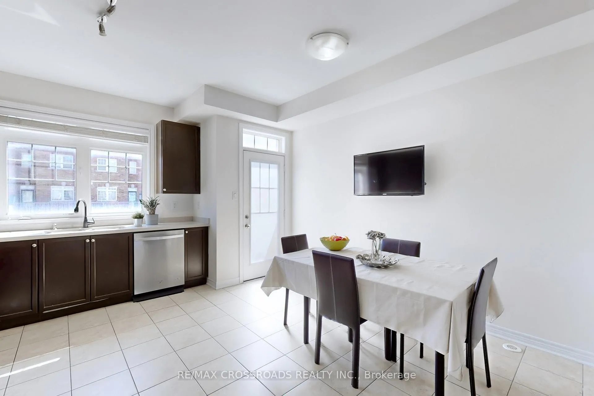 Photo 13 of 7 Gadani Drive, Markham, Greensborough — HOMEH