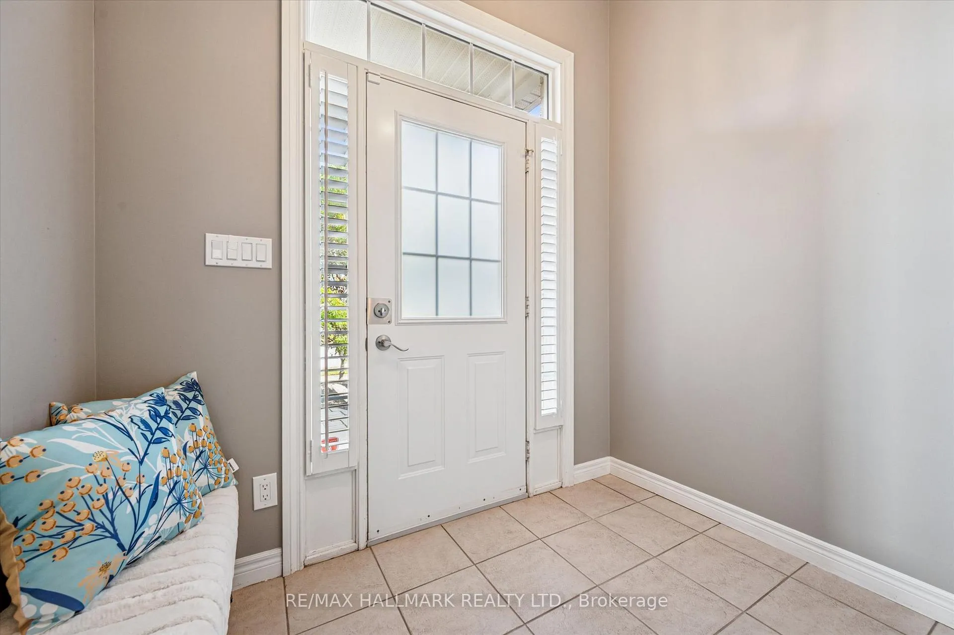 Photo 4 of 503 Brigantine Drive, Waterloo — HOMEH