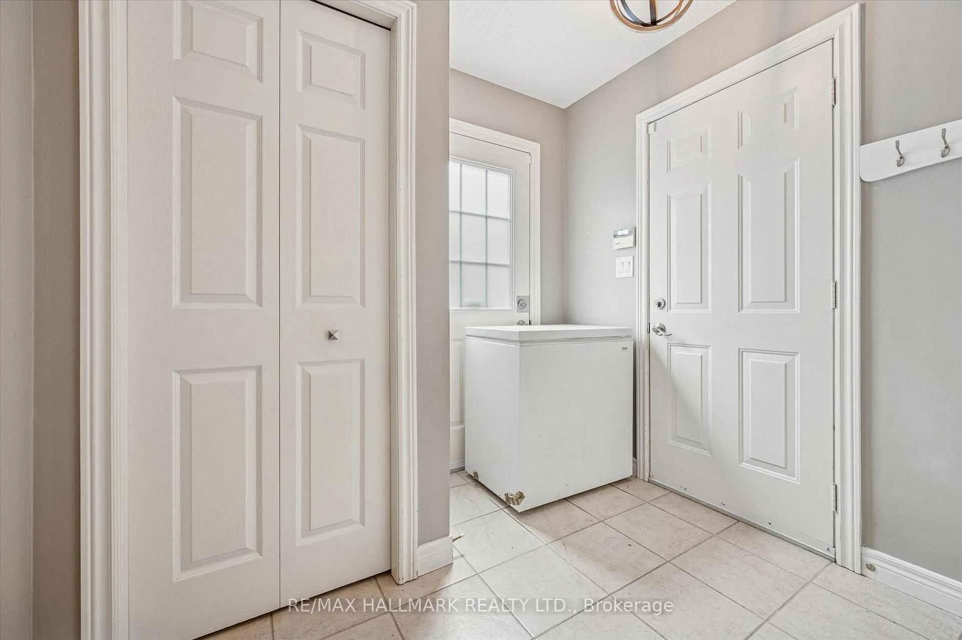 Photo 13 of 503 Brigantine Drive, Waterloo — HOMEH