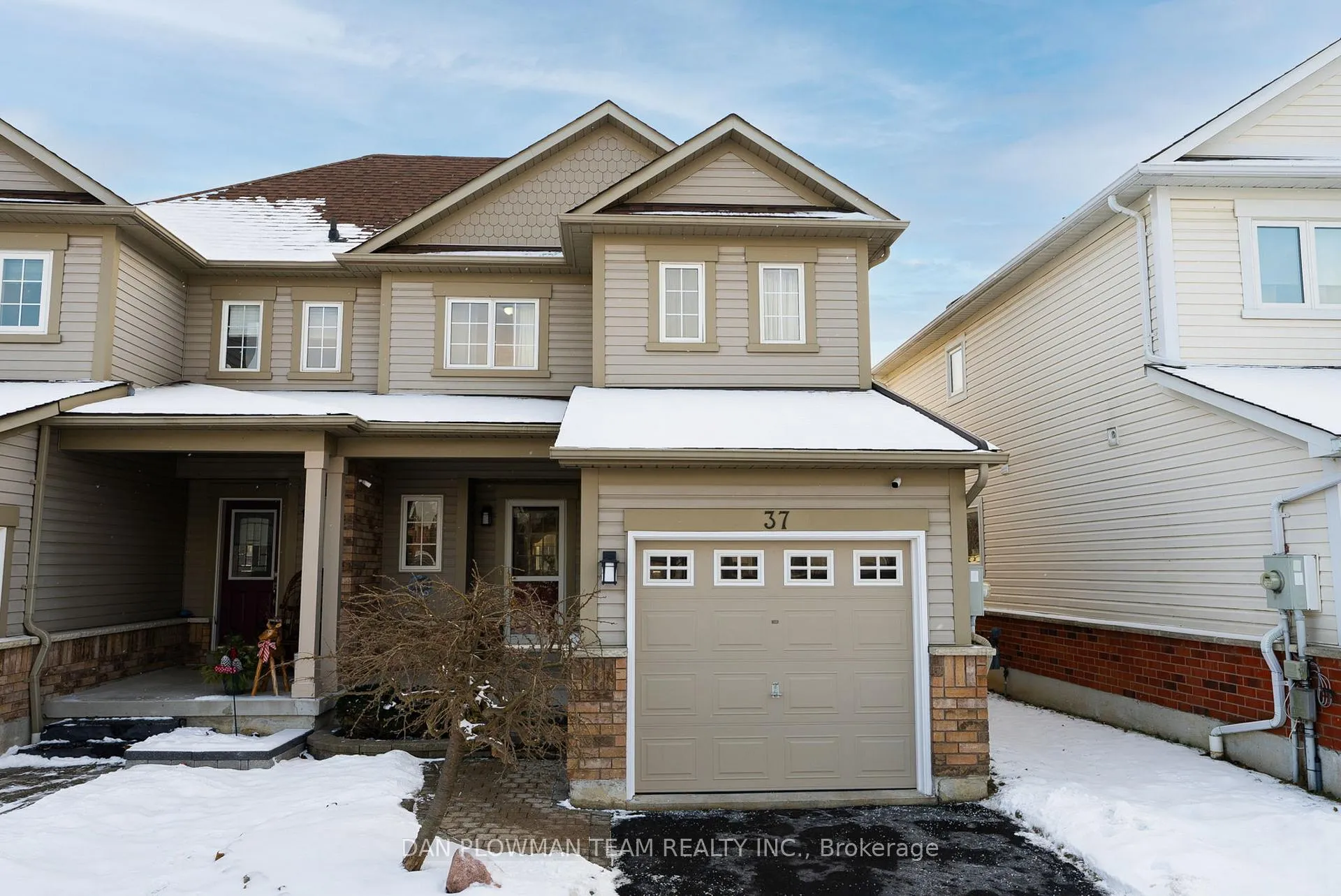 Front of 37 Palomino Place