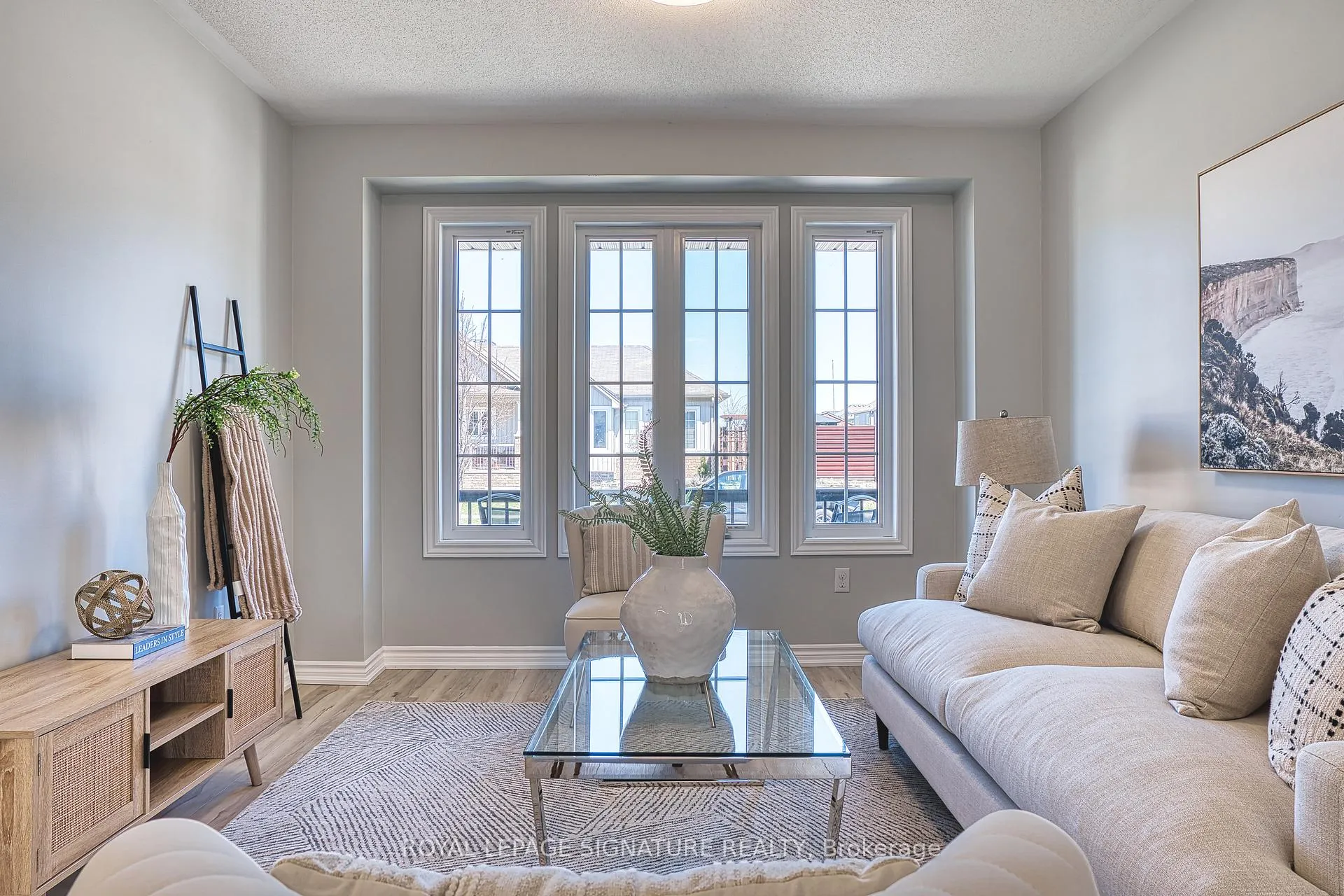 Photo 10 of 410 Armstrong Street W, North Perth, Listowel — HOMEH