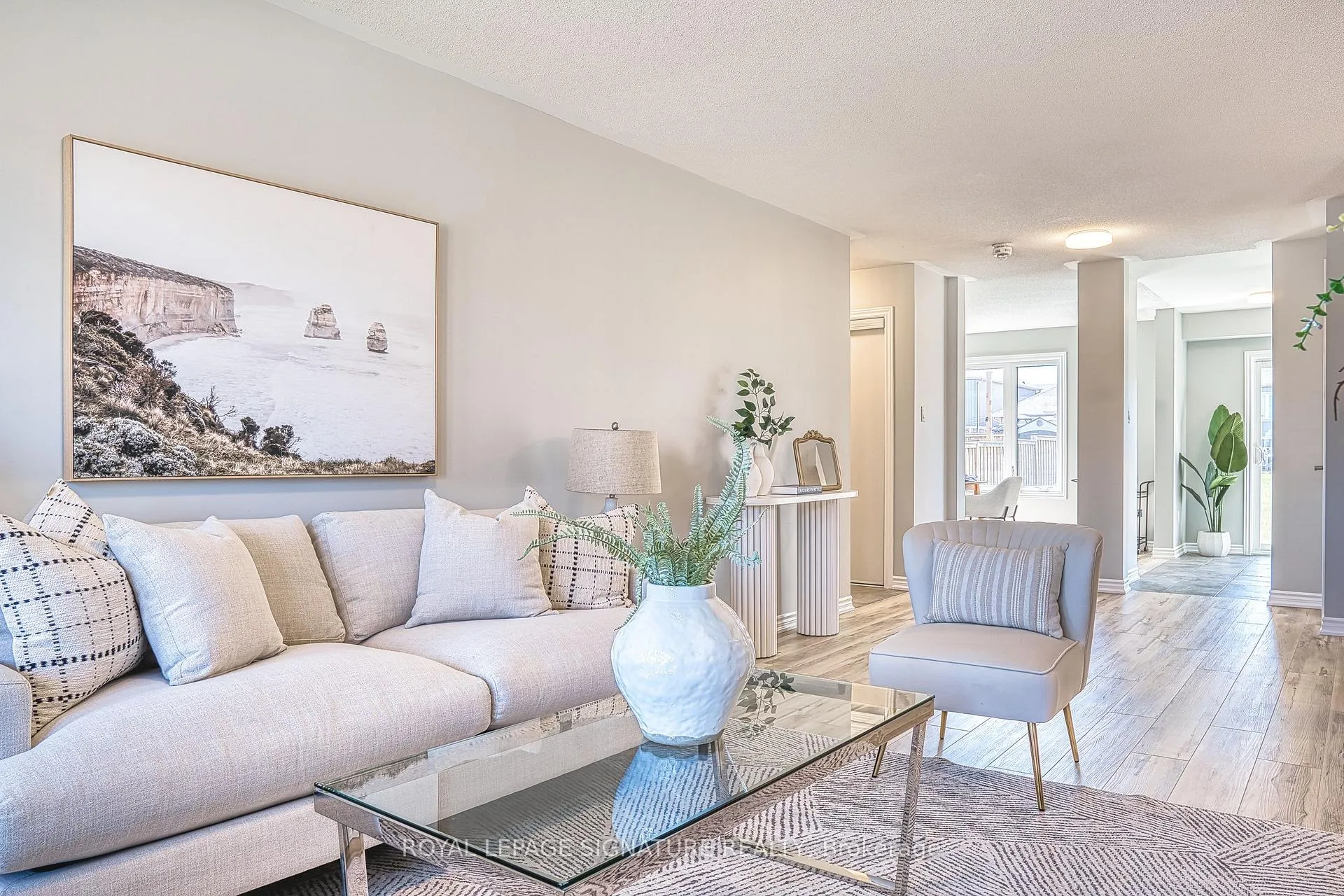 Photo 11 of 410 Armstrong Street W, North Perth, Listowel — HOMEH