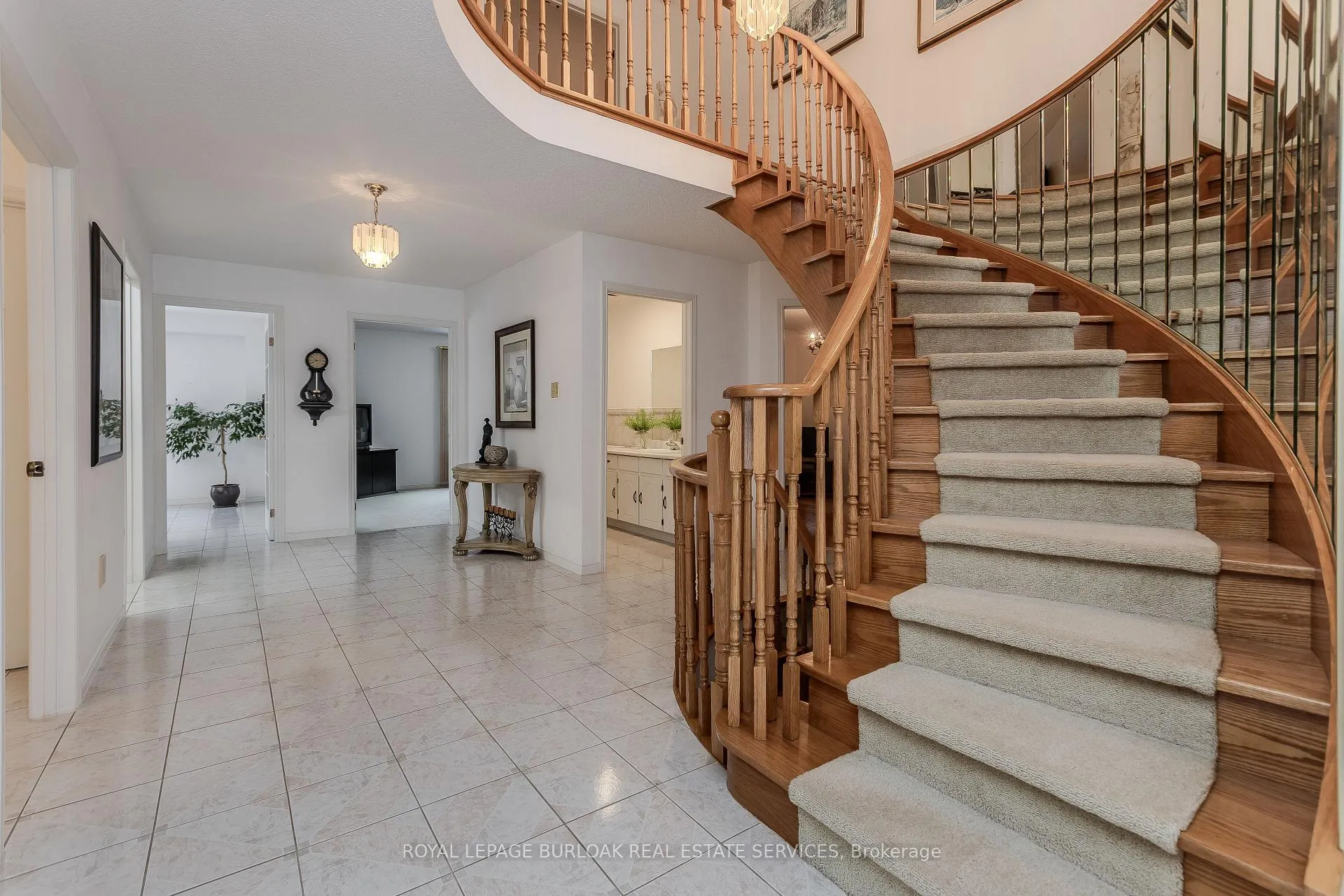 Photo 5 of 460 Hedgerow Lane, Oakville, Wedgewood Creek — HOMEH