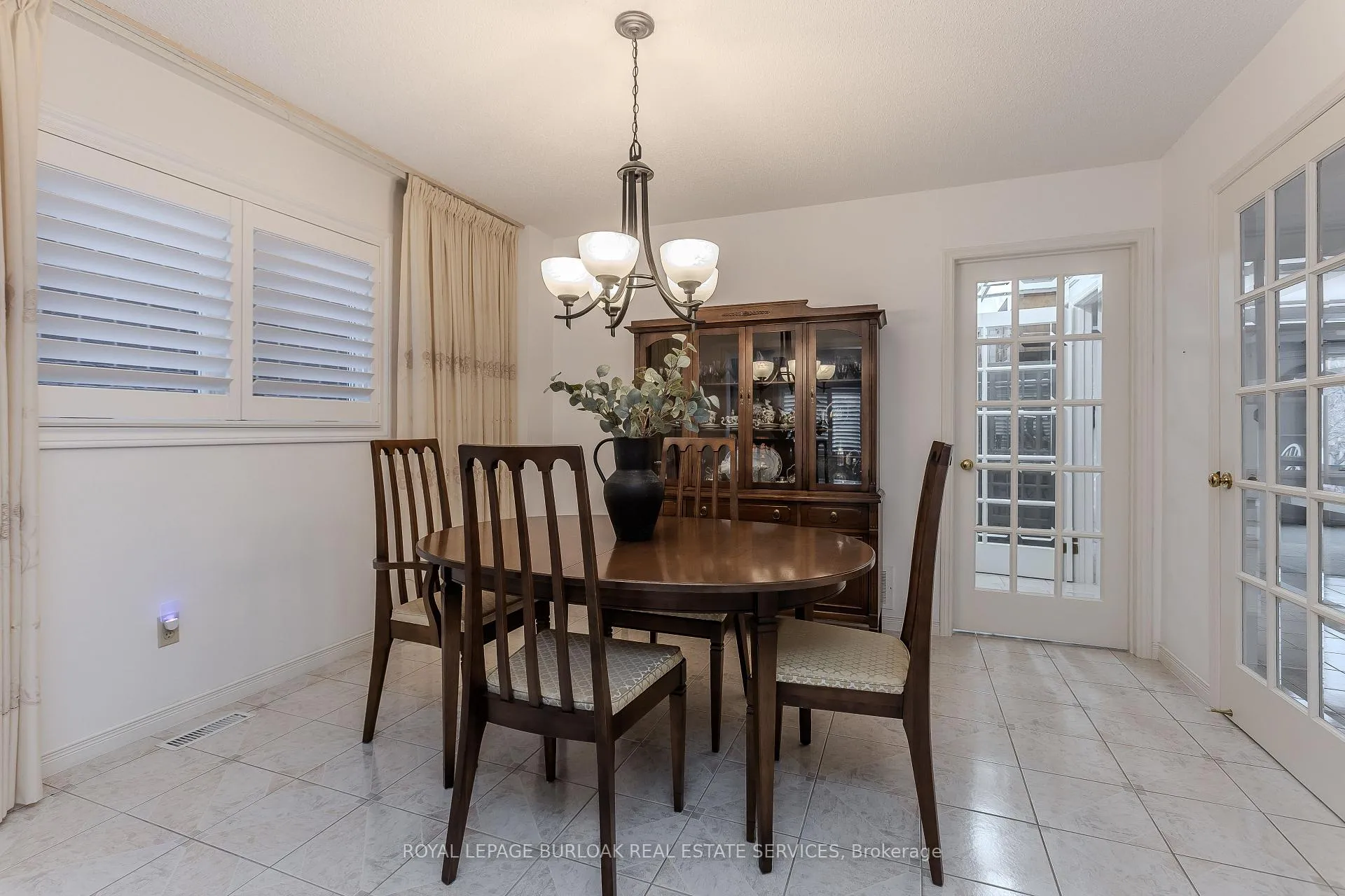 Photo 9 of 460 Hedgerow Lane, Oakville, Wedgewood Creek — HOMEH