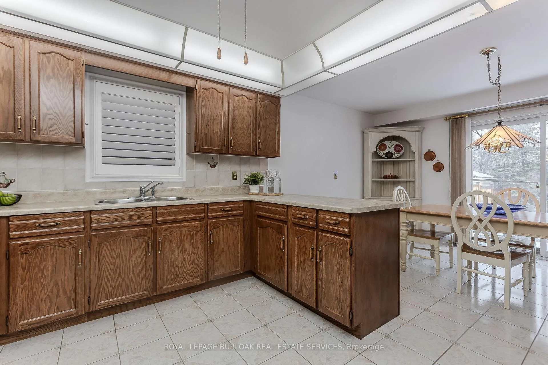 Photo 12 of 460 Hedgerow Lane, Oakville, Wedgewood Creek — HOMEH