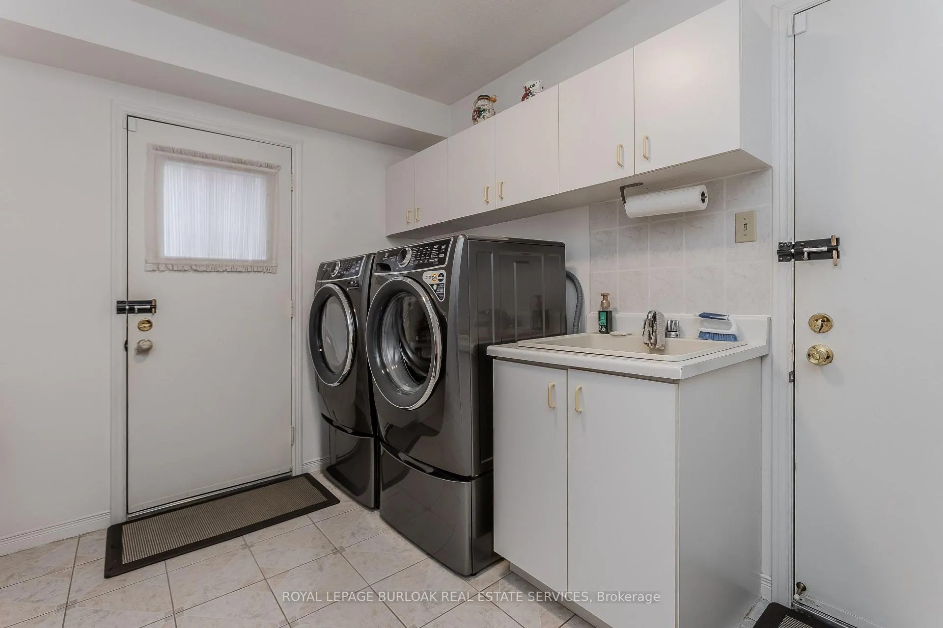 Photo 21 of 460 Hedgerow Lane, Oakville, Wedgewood Creek — HOMEH