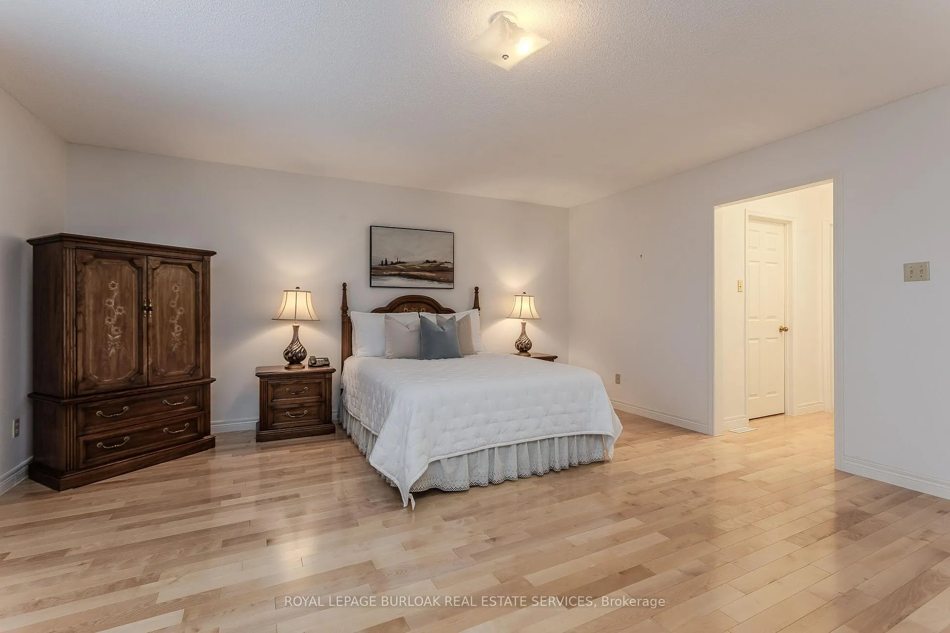 Photo 24 of 460 Hedgerow Lane, Oakville, Wedgewood Creek — HOMEH
