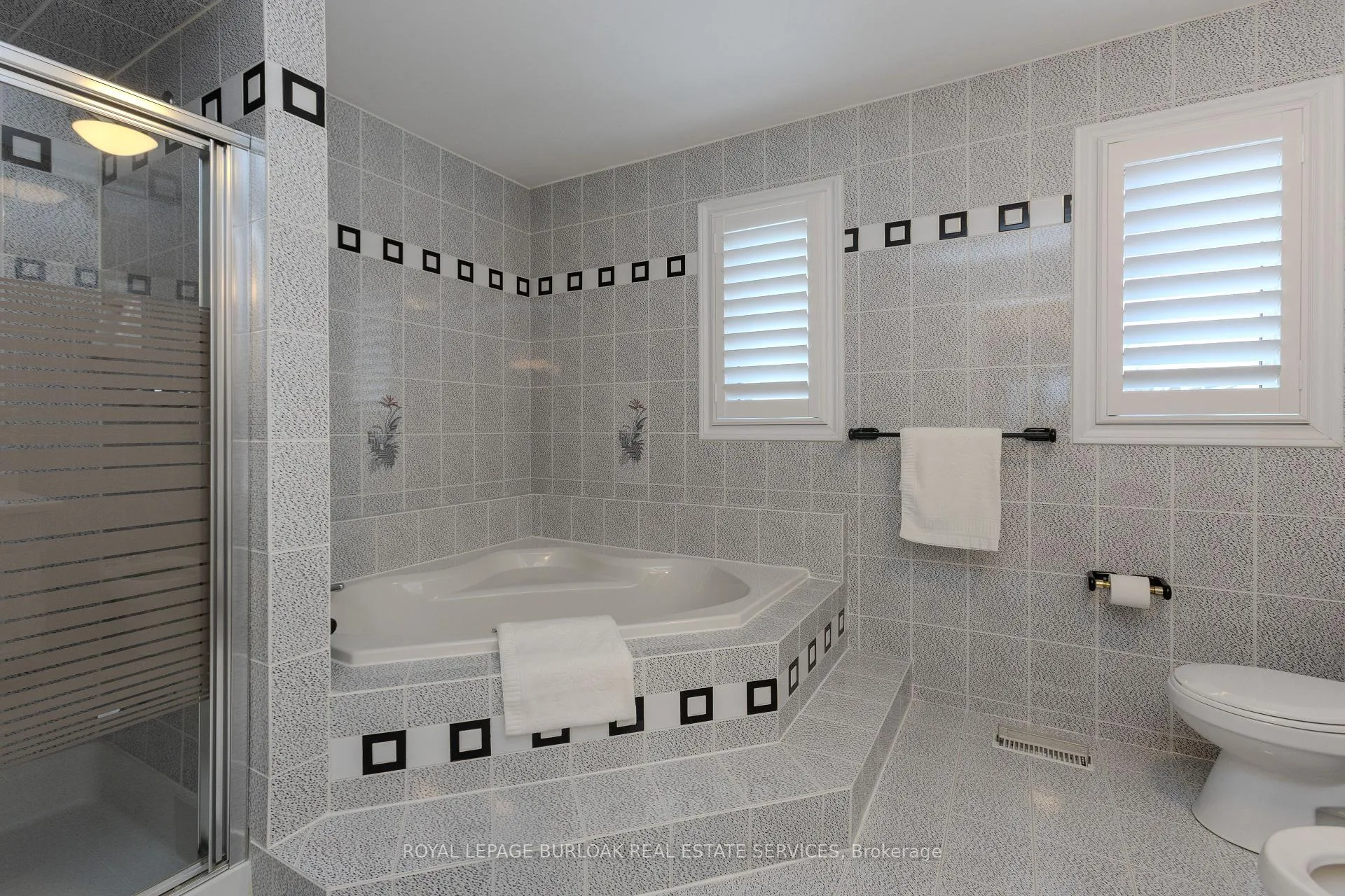 Photo 26 of 460 Hedgerow Lane, Oakville, Wedgewood Creek — HOMEH