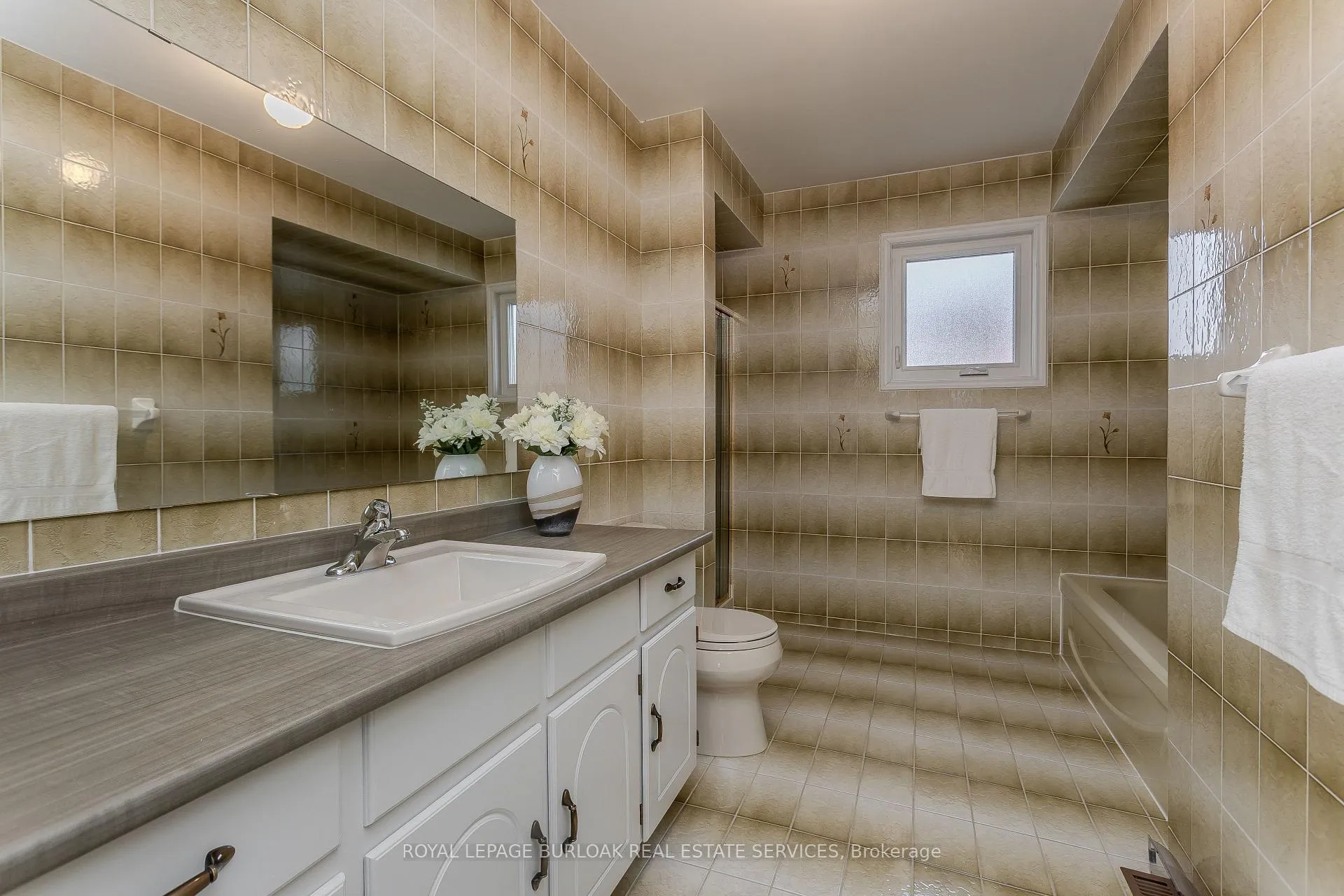 Photo 30 of 460 Hedgerow Lane, Oakville, Wedgewood Creek — HOMEH