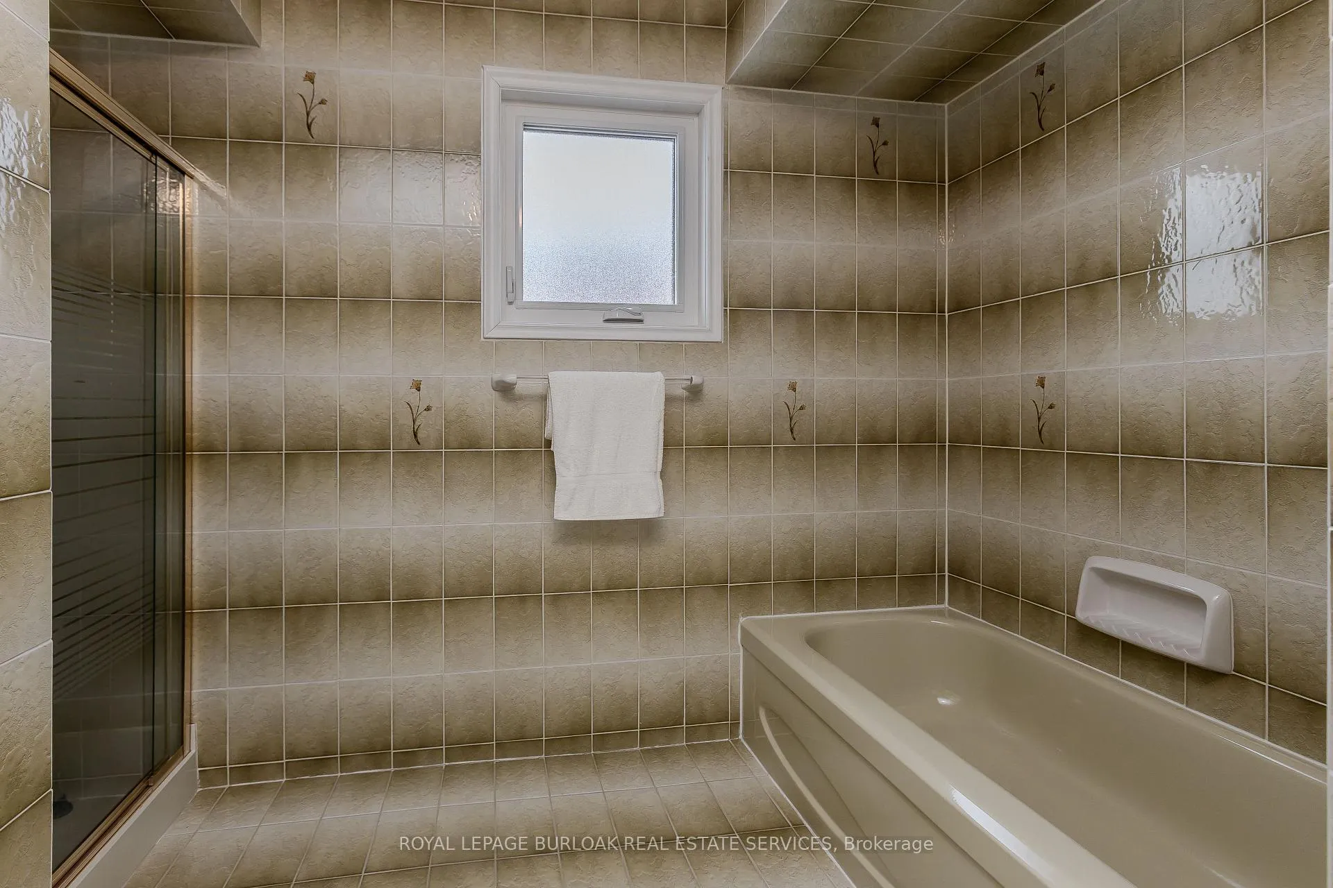 Photo 31 of 460 Hedgerow Lane, Oakville, Wedgewood Creek — HOMEH