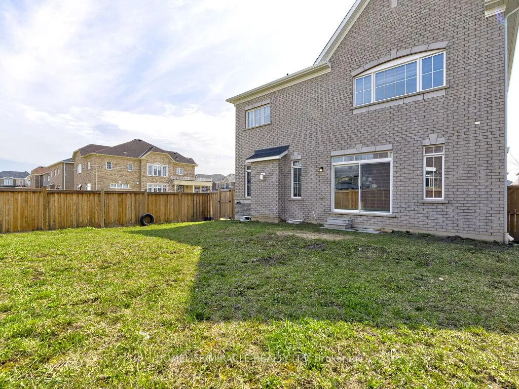 Photo 37 of 52 Albert Spencer Avenue, Caledon, Caledon East — HOMEH