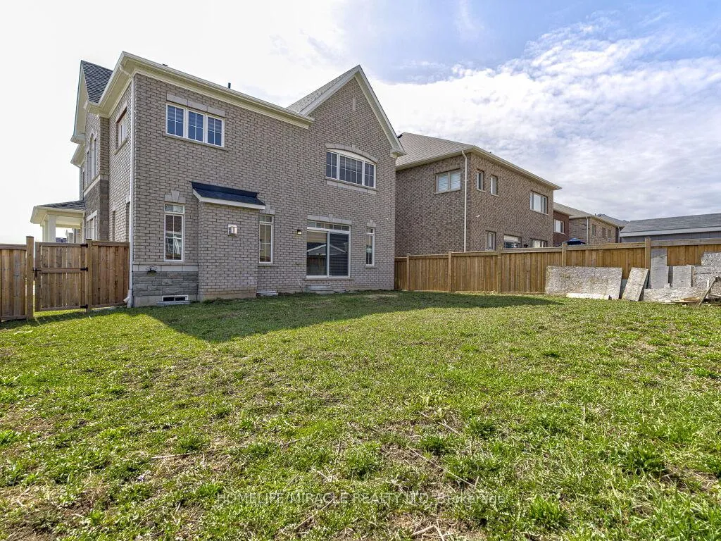Photo 38 of 52 Albert Spencer Avenue, Caledon, Caledon East — HOMEH