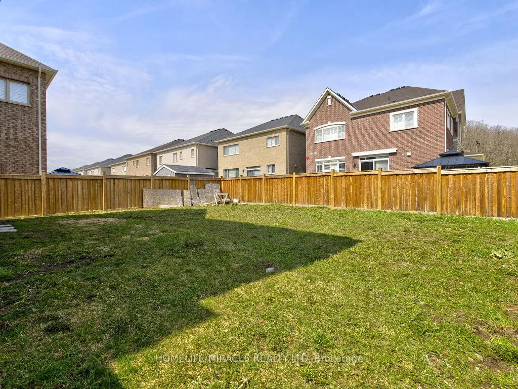 Photo 39 of 52 Albert Spencer Avenue, Caledon, Caledon East — HOMEH
