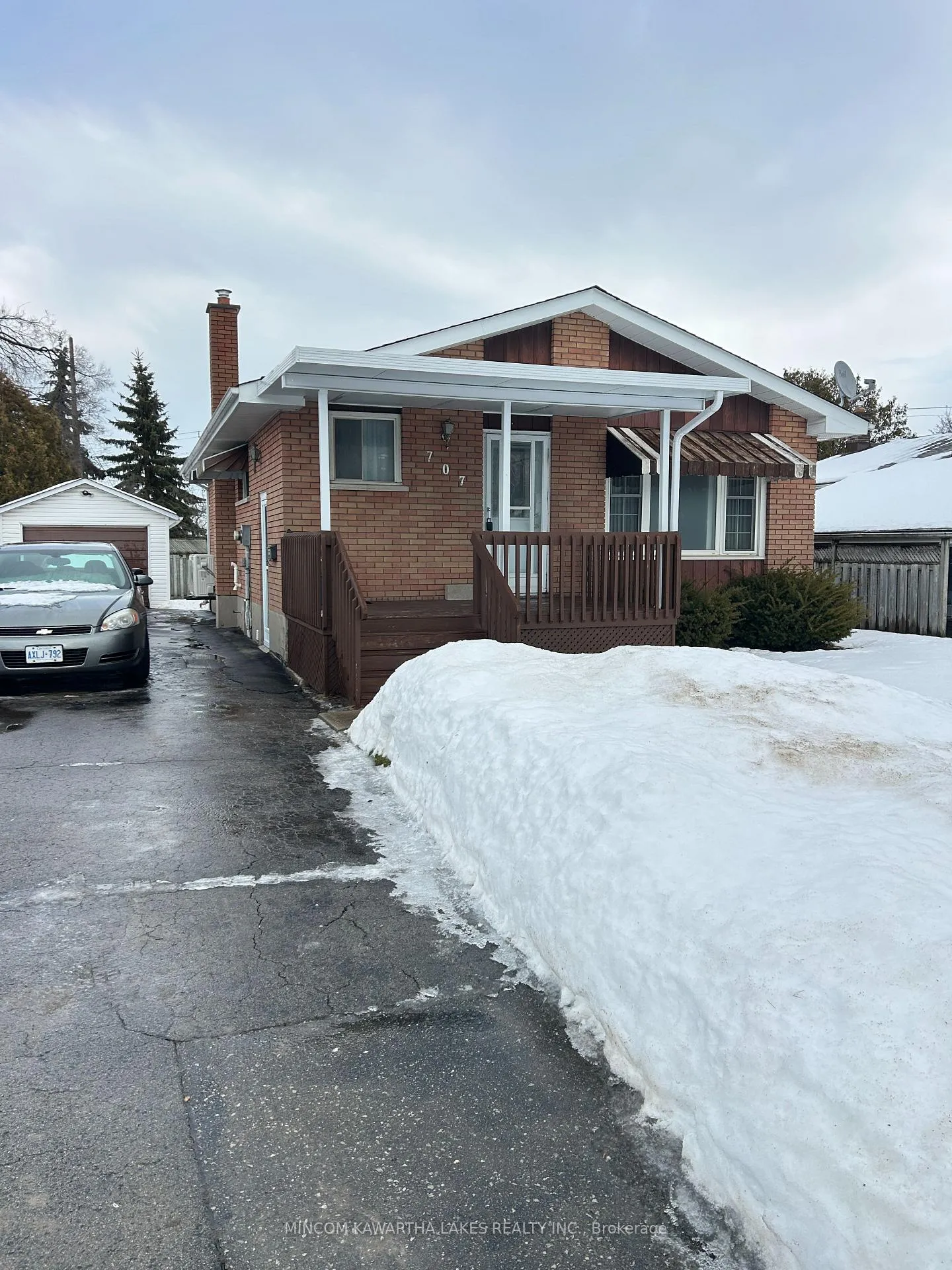 Photo 1 of 707 Otonabee Drive, Peterborough, Ashburnham Ward 4 — HOMEH