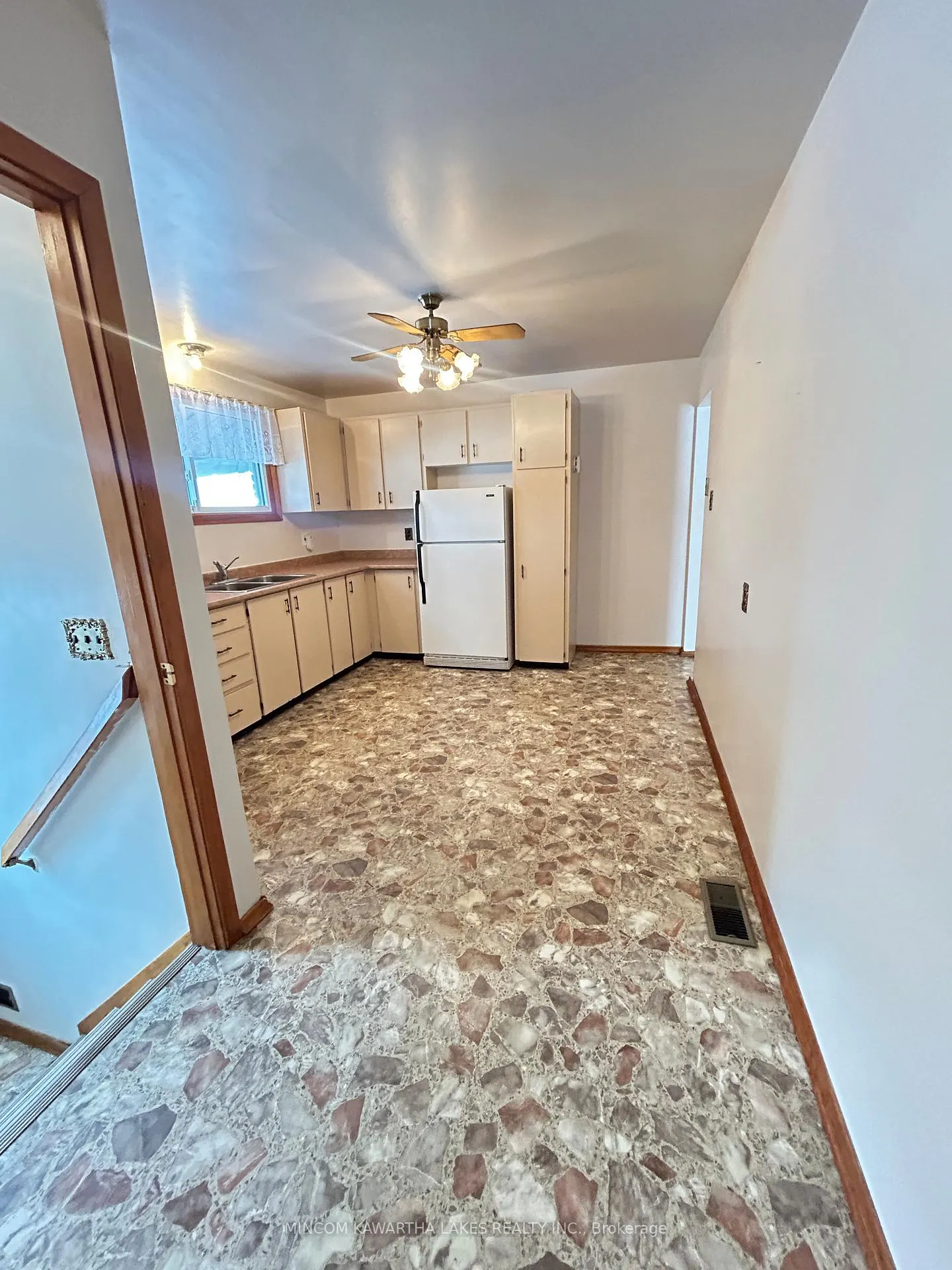 Photo 7 of 707 Otonabee Drive, Peterborough, Ashburnham Ward 4 — HOMEH