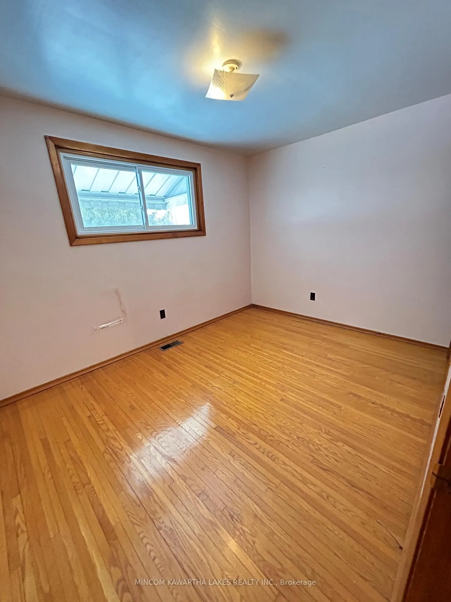 Photo 14 of 707 Otonabee Drive, Peterborough, Ashburnham Ward 4 — HOMEH