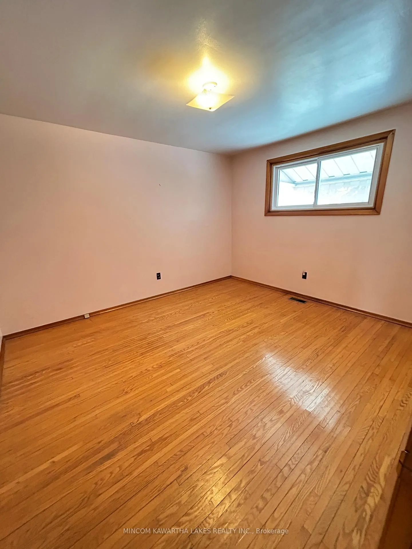Photo 16 of 707 Otonabee Drive, Peterborough, Ashburnham Ward 4 — HOMEH