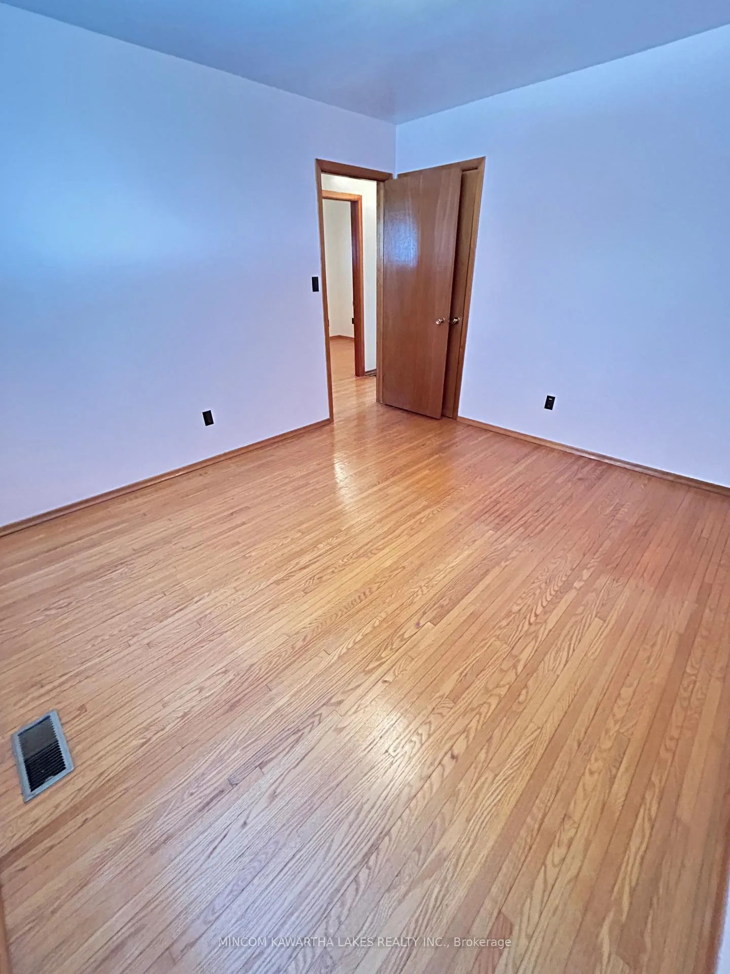 Photo 17 of 707 Otonabee Drive, Peterborough, Ashburnham Ward 4 — HOMEH