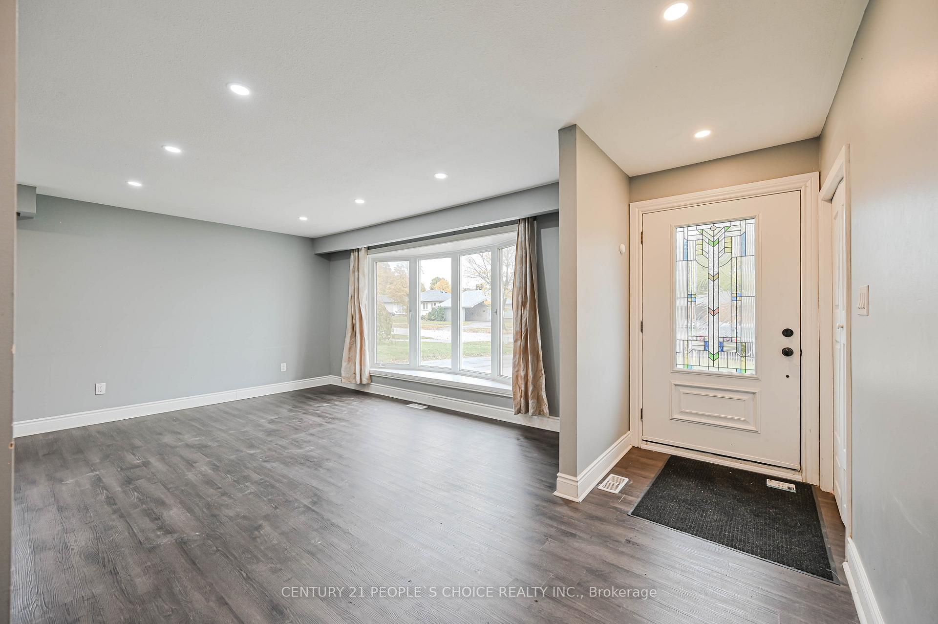 Photo 3 of 21 Cathedral Road, Brampton, Brampton East — HOMEH