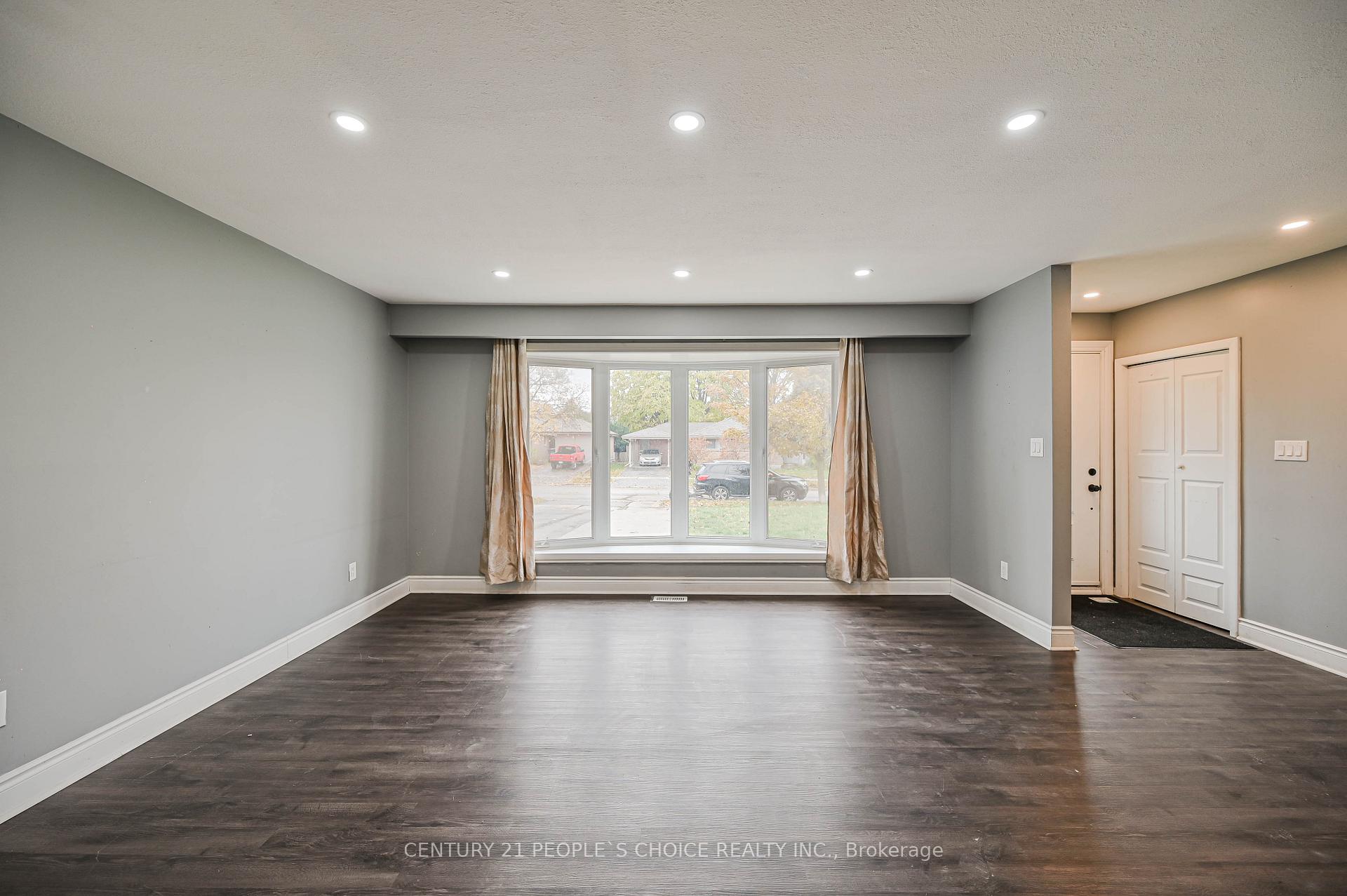 Photo 4 of 21 Cathedral Road, Brampton, Brampton East — HOMEH