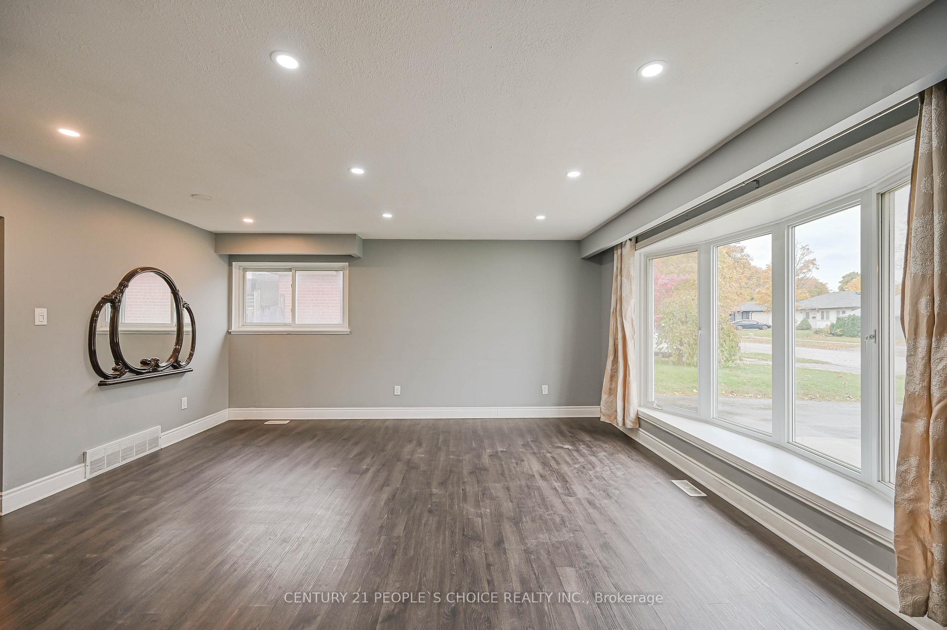 Photo 5 of 21 Cathedral Road, Brampton, Brampton East — HOMEH