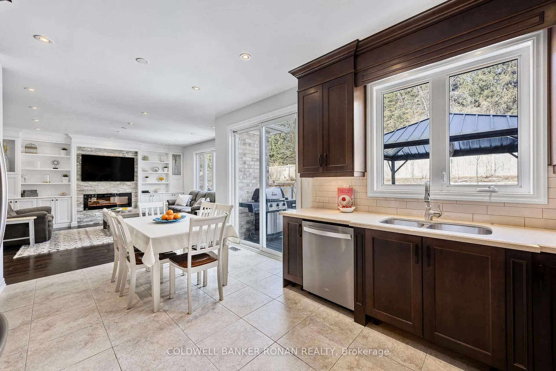 Photo 22 of 21 Mooney Trail, New Tecumseth, Alliston — HOMEH