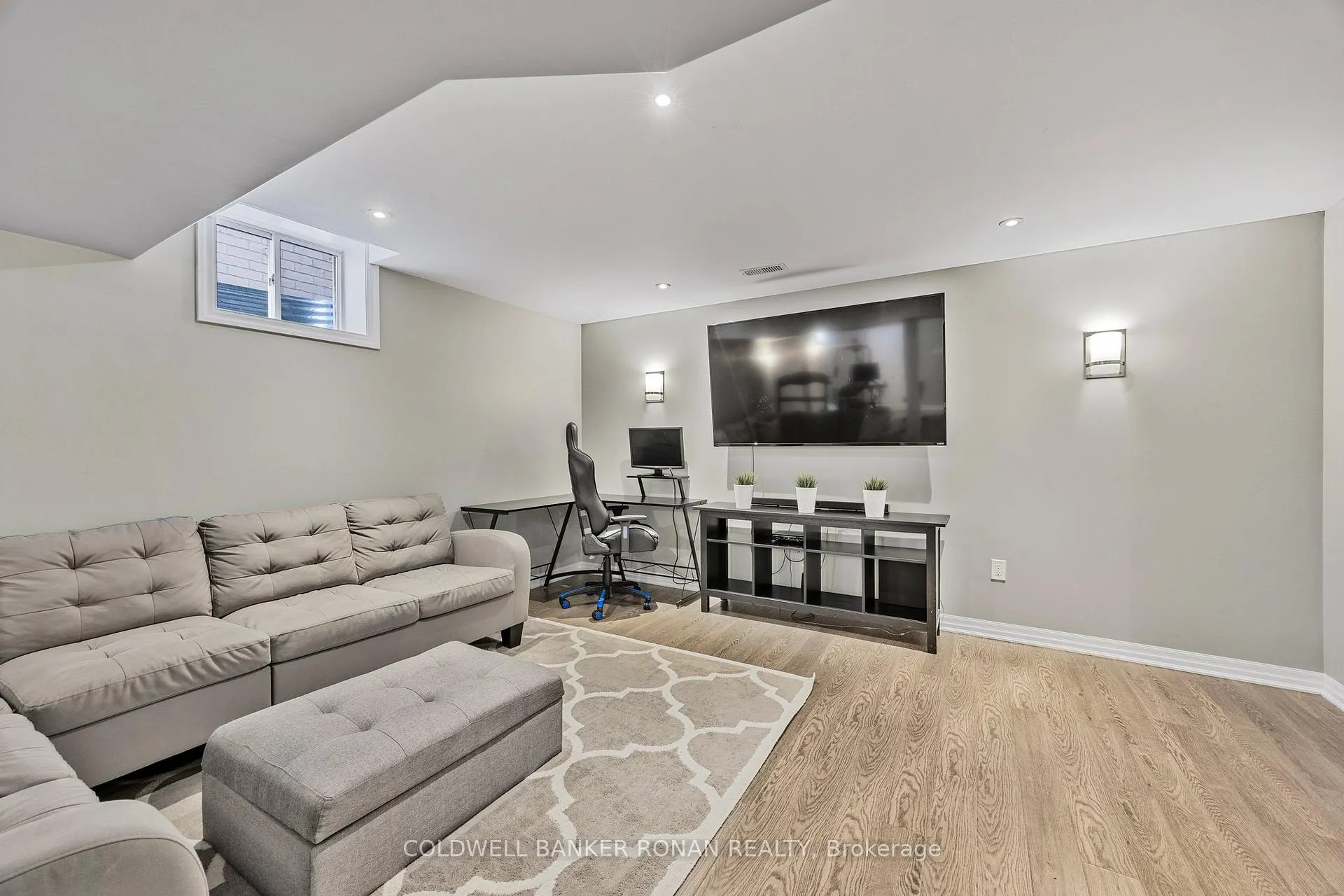 Photo 41 of 21 Mooney Trail, New Tecumseth, Alliston — HOMEH