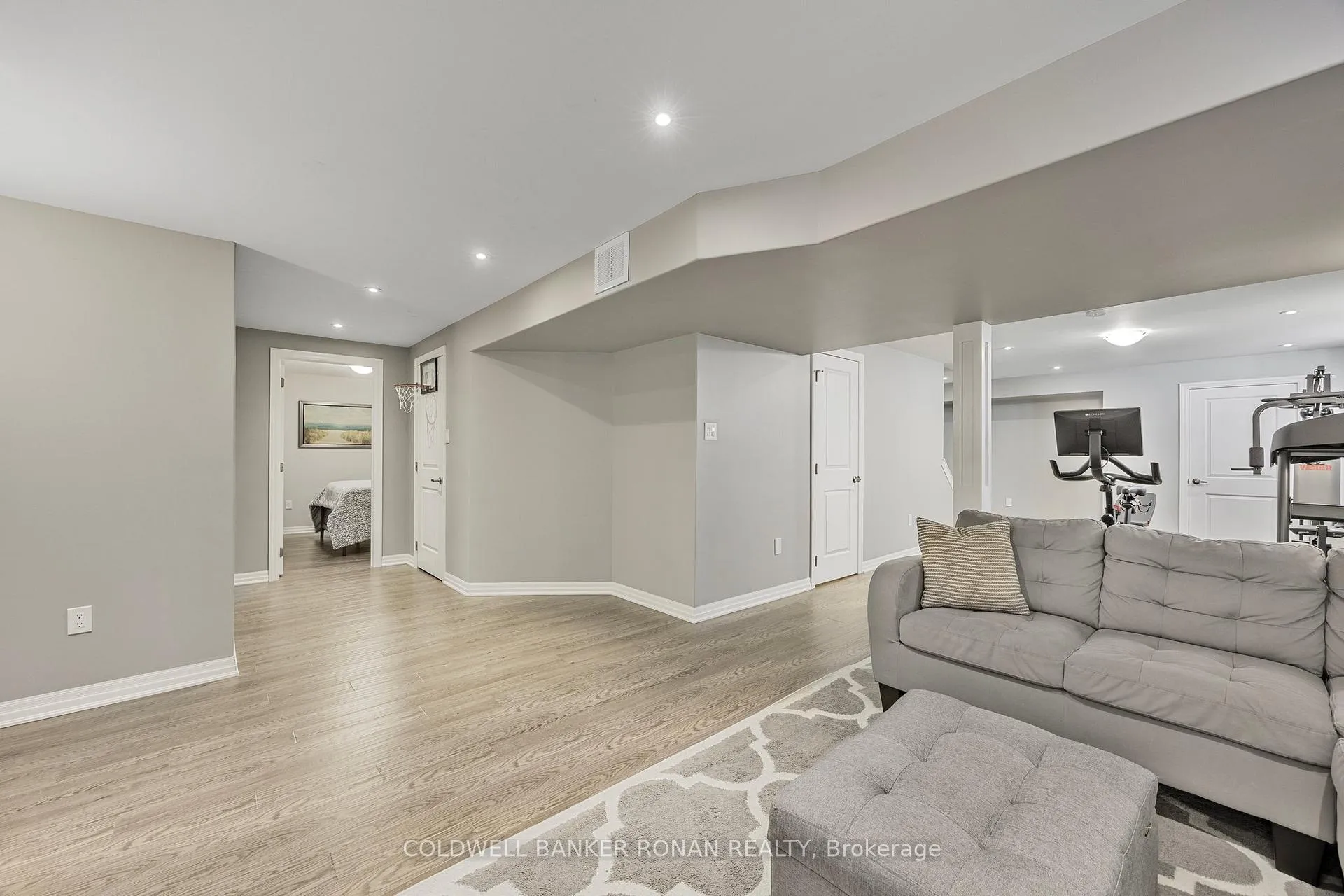 Photo 43 of 21 Mooney Trail, New Tecumseth, Alliston — HOMEH