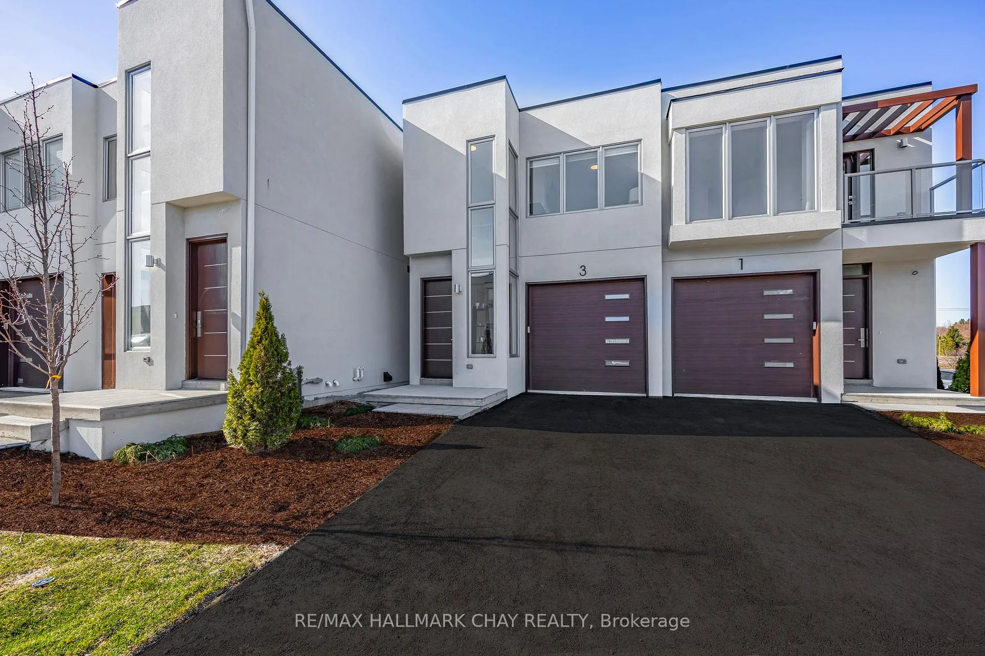 Photo 2 of 3 Waterview Lane, Clarington, Newcastle — HOMEH
