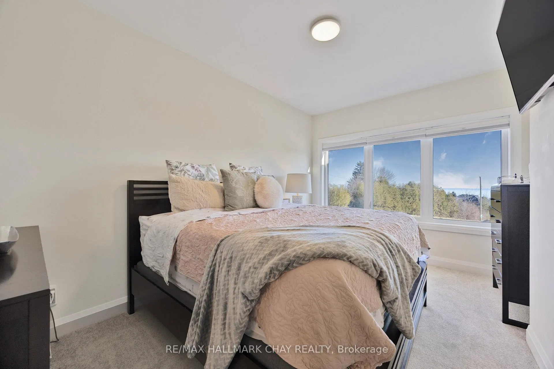 Photo 24 of 3 Waterview Lane, Clarington, Newcastle — HOMEH