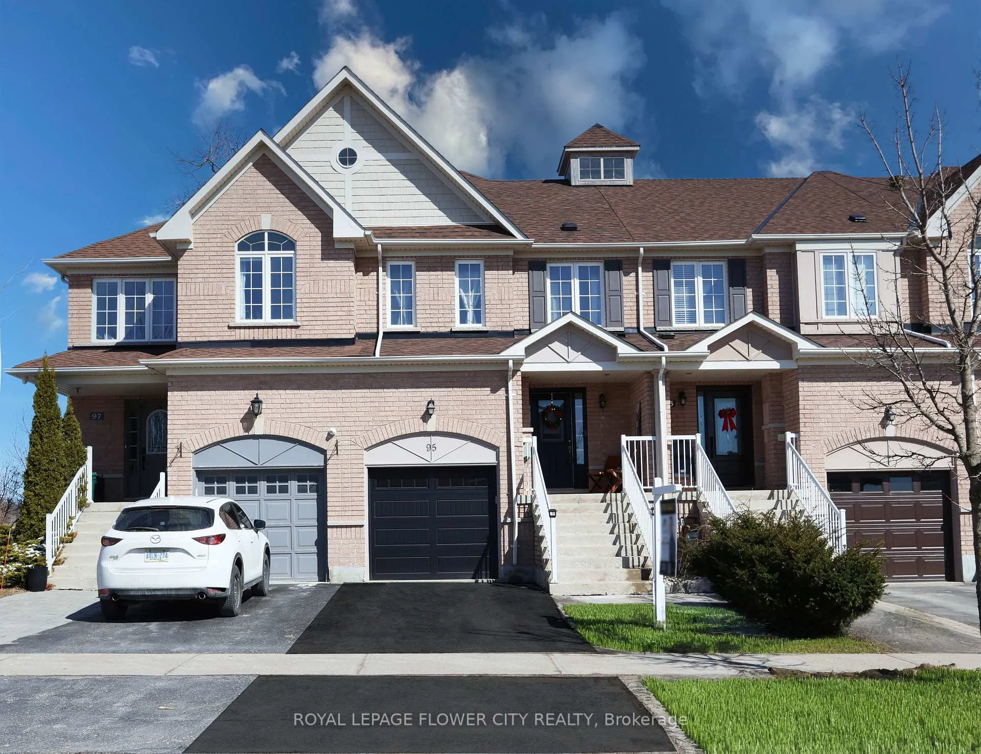 Photo 2 of 95 Winchester Terrace, Barrie, Innis-Shore — HOMEH