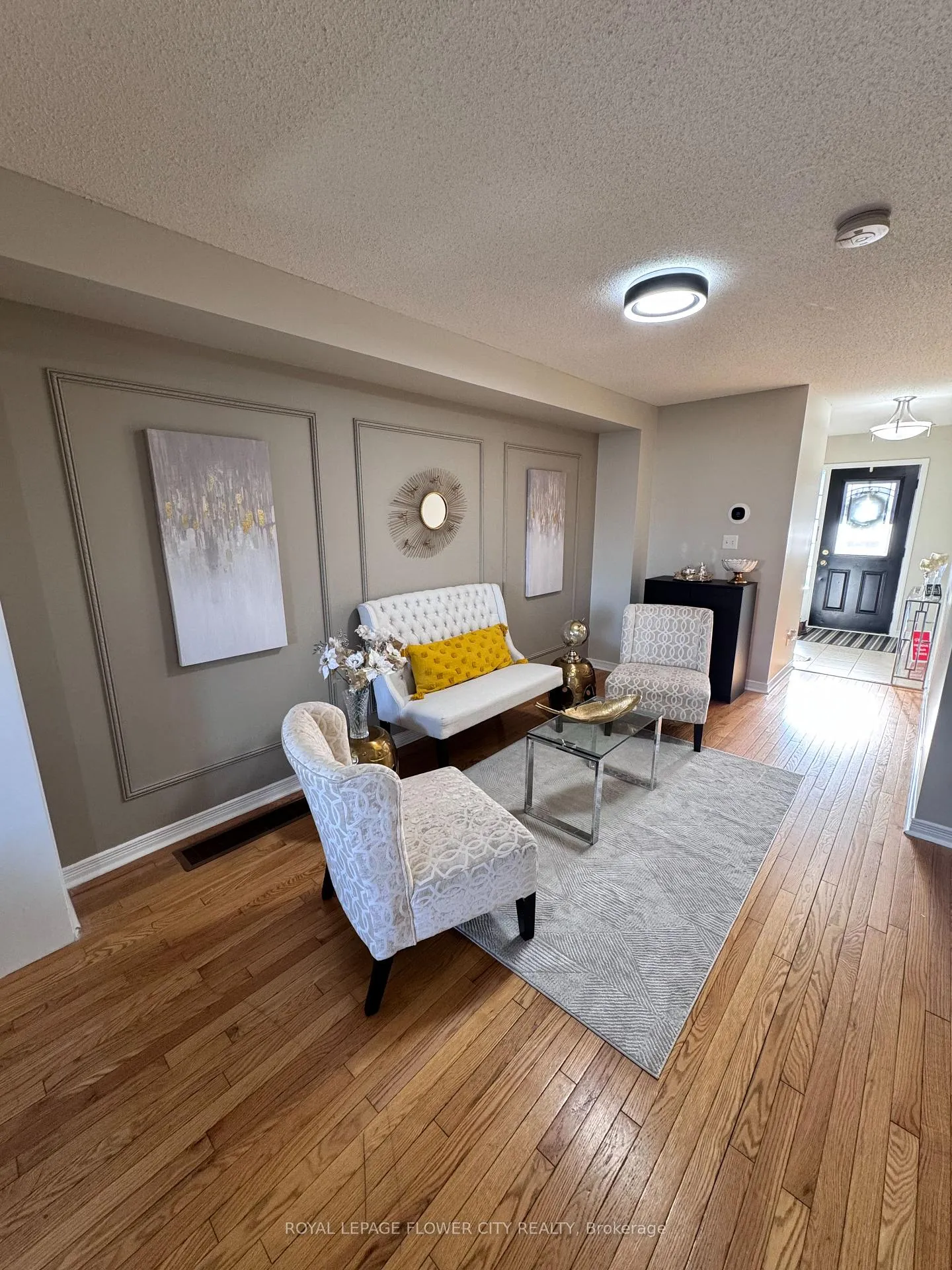 Photo 3 of 95 Winchester Terrace, Barrie, Innis-Shore — HOMEH