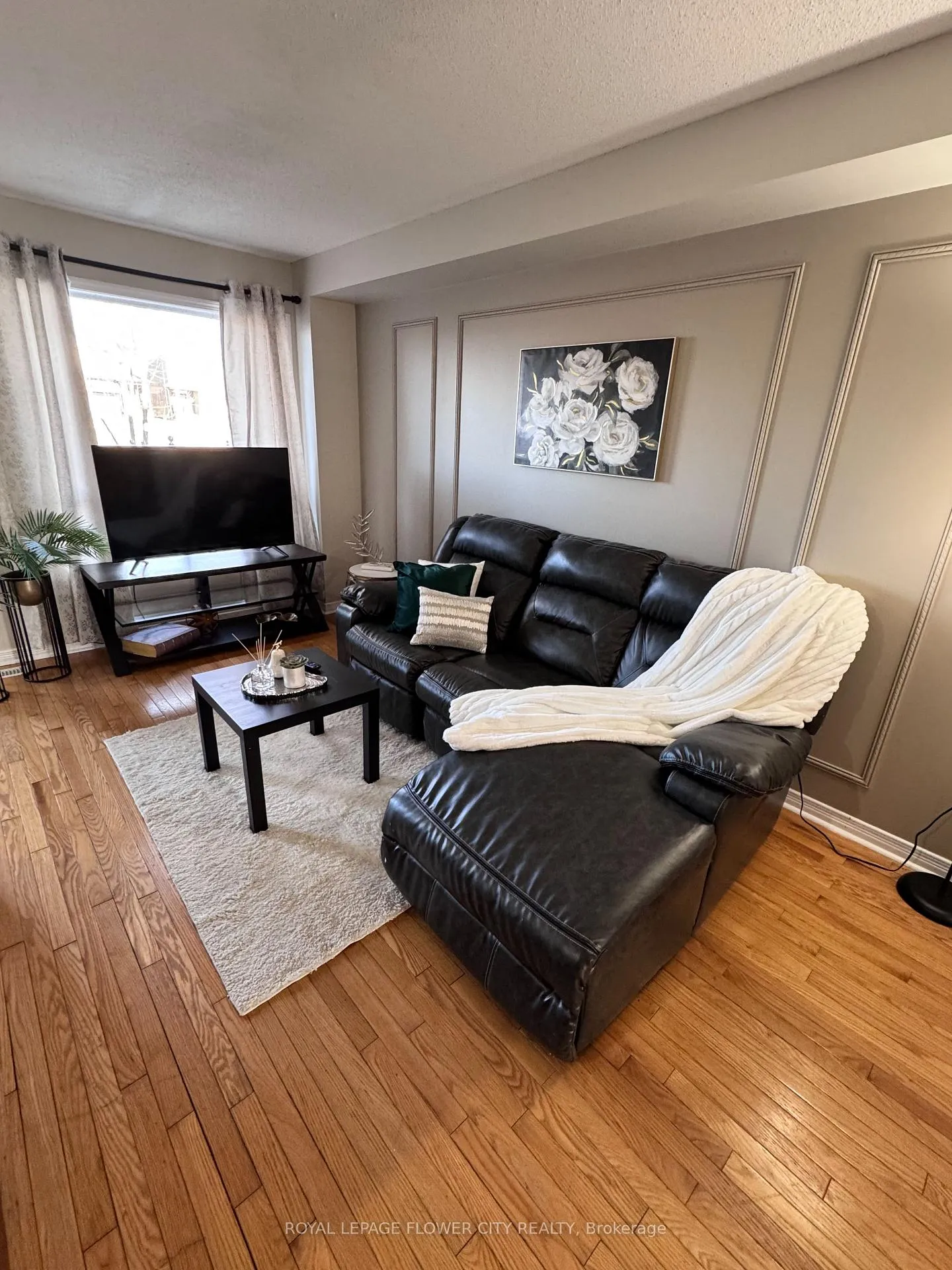 Photo 5 of 95 Winchester Terrace, Barrie, Innis-Shore — HOMEH
