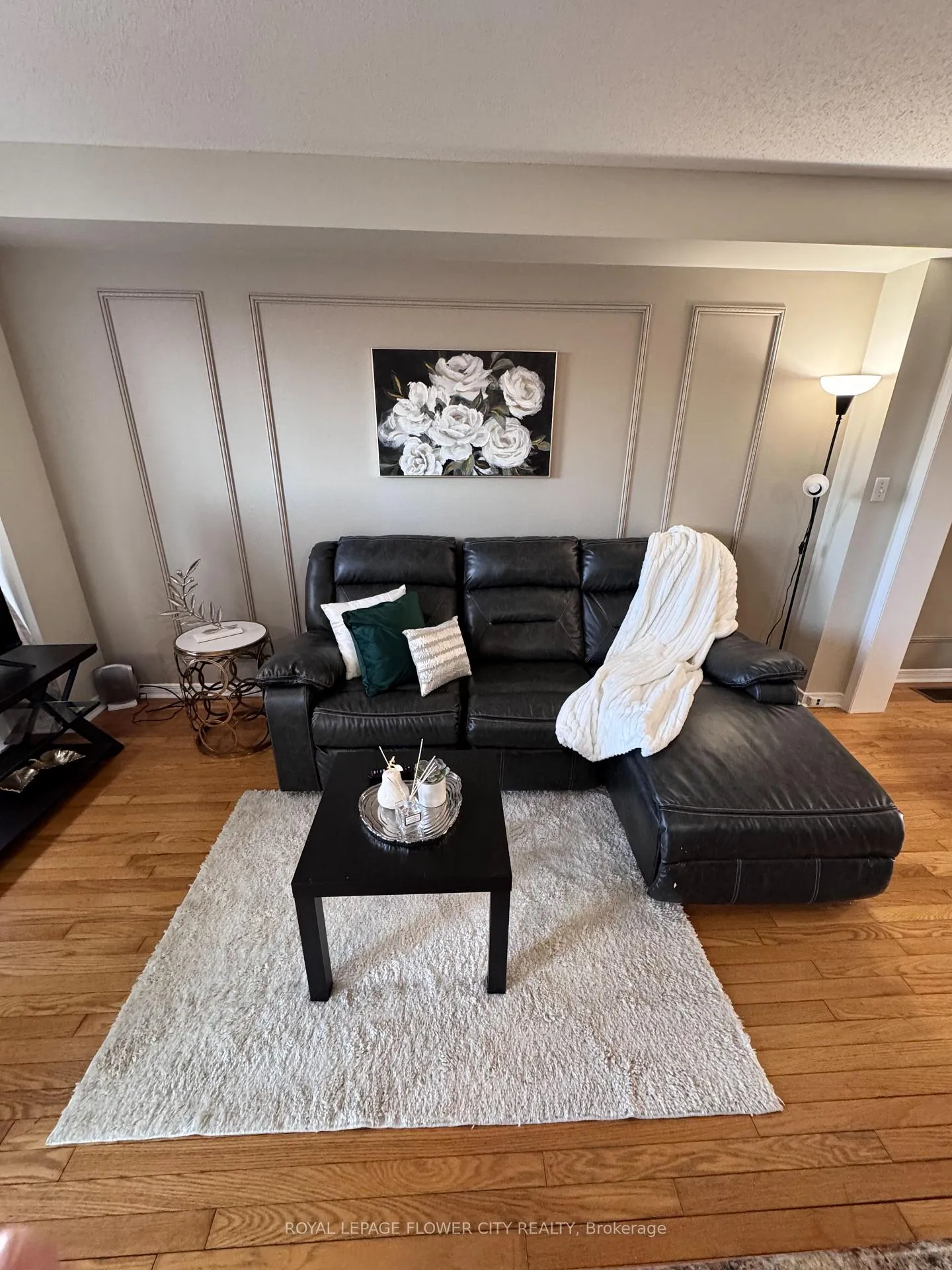 Photo 6 of 95 Winchester Terrace, Barrie, Innis-Shore — HOMEH