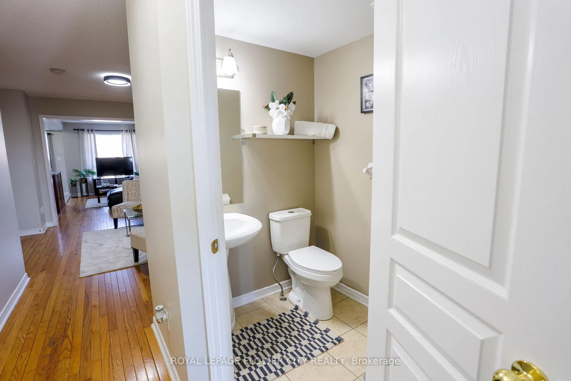 Photo 7 of 95 Winchester Terrace, Barrie, Innis-Shore — HOMEH
