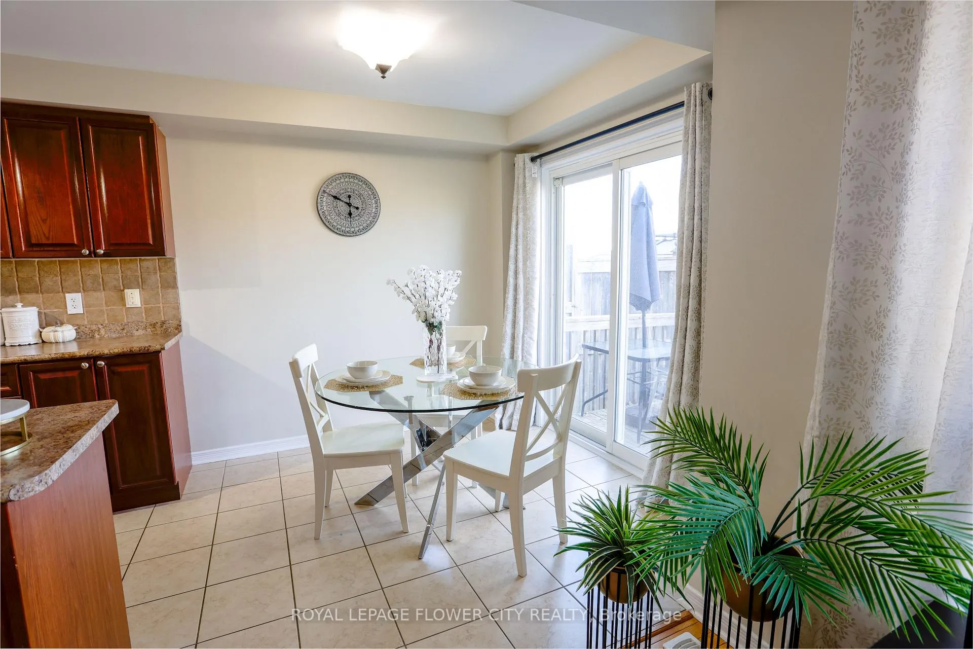 Photo 9 of 95 Winchester Terrace, Barrie, Innis-Shore — HOMEH