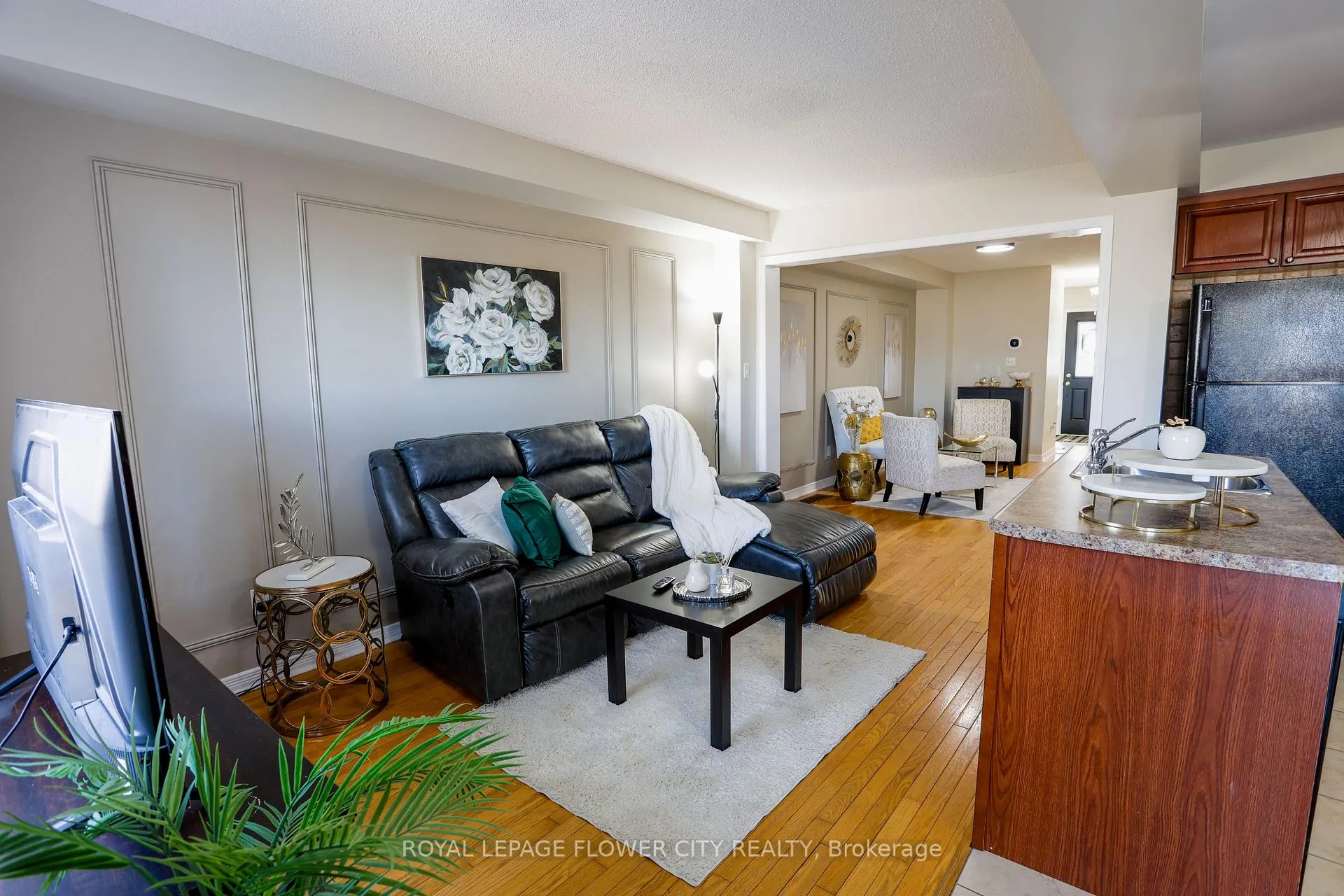 Photo 11 of 95 Winchester Terrace, Barrie, Innis-Shore — HOMEH