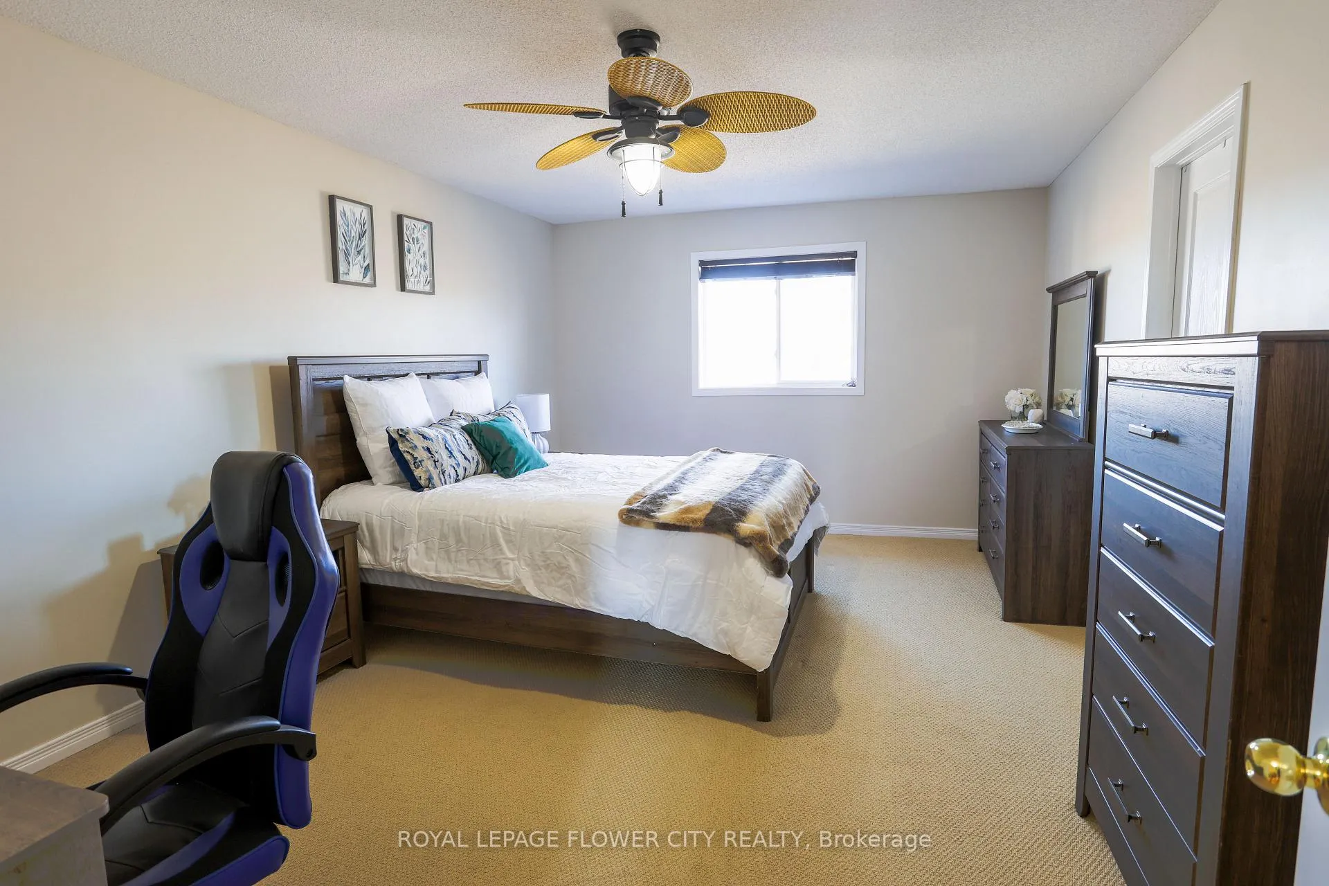 Photo 12 of 95 Winchester Terrace, Barrie, Innis-Shore — HOMEH