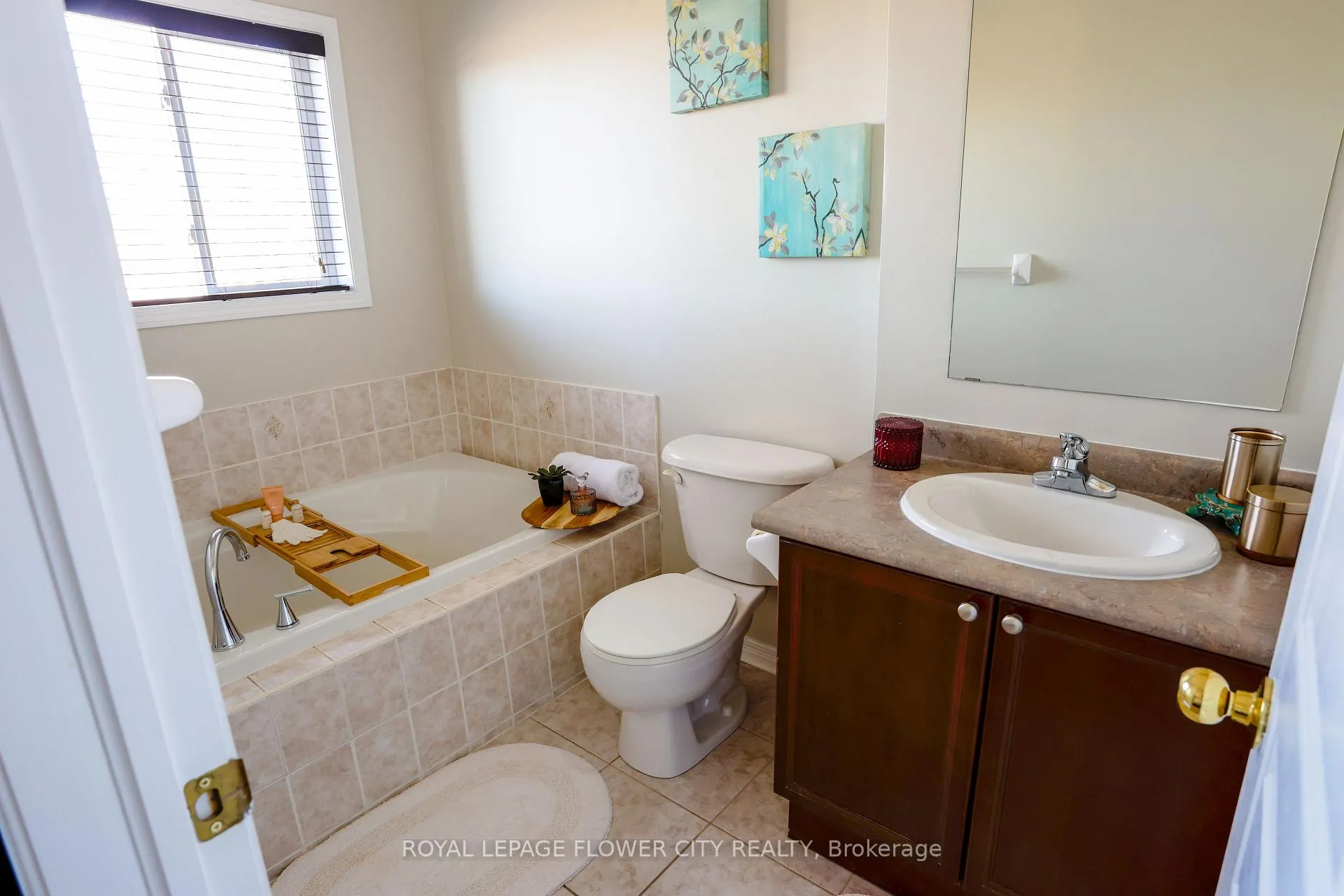 Photo 14 of 95 Winchester Terrace, Barrie, Innis-Shore — HOMEH