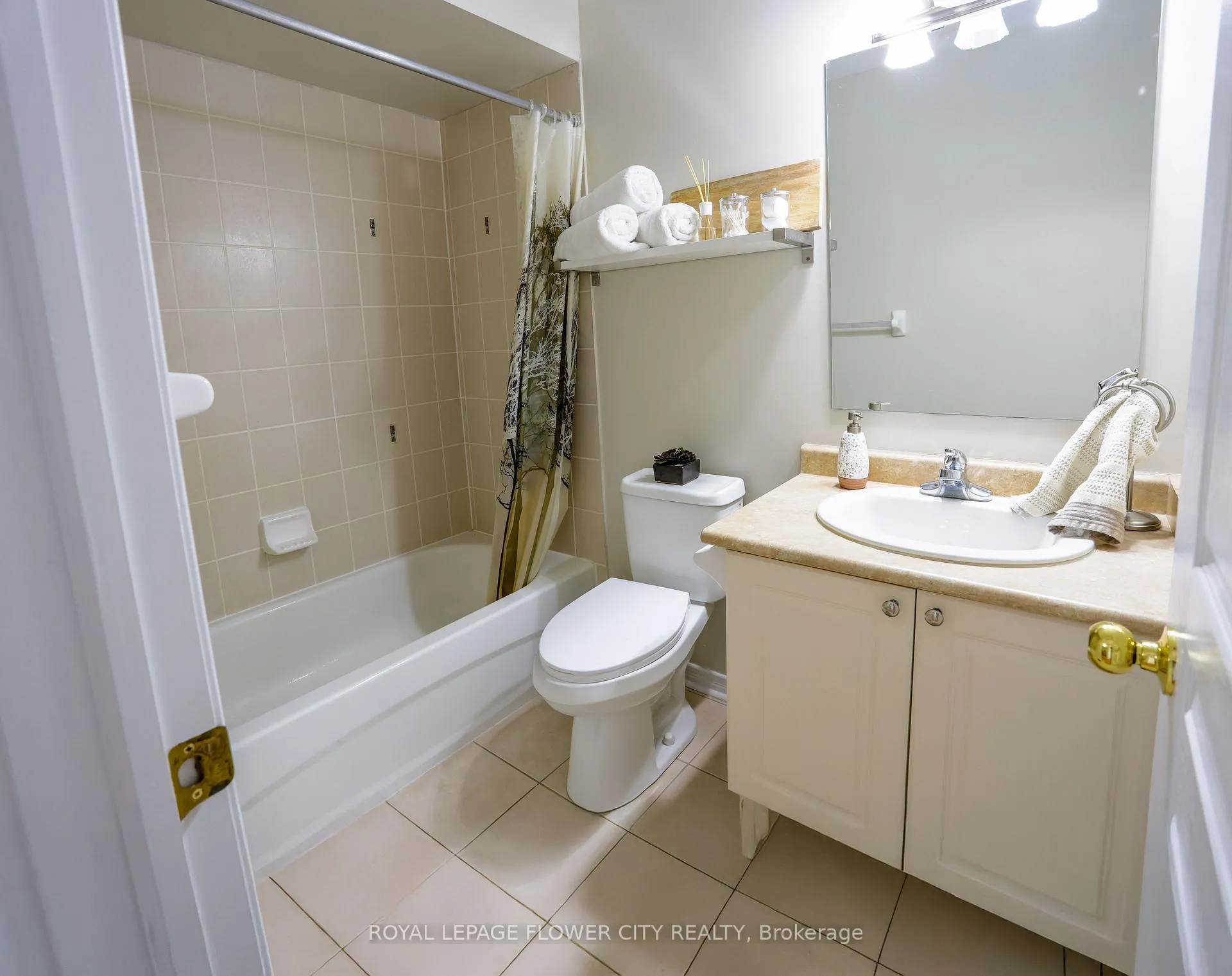 Photo 16 of 95 Winchester Terrace, Barrie, Innis-Shore — HOMEH