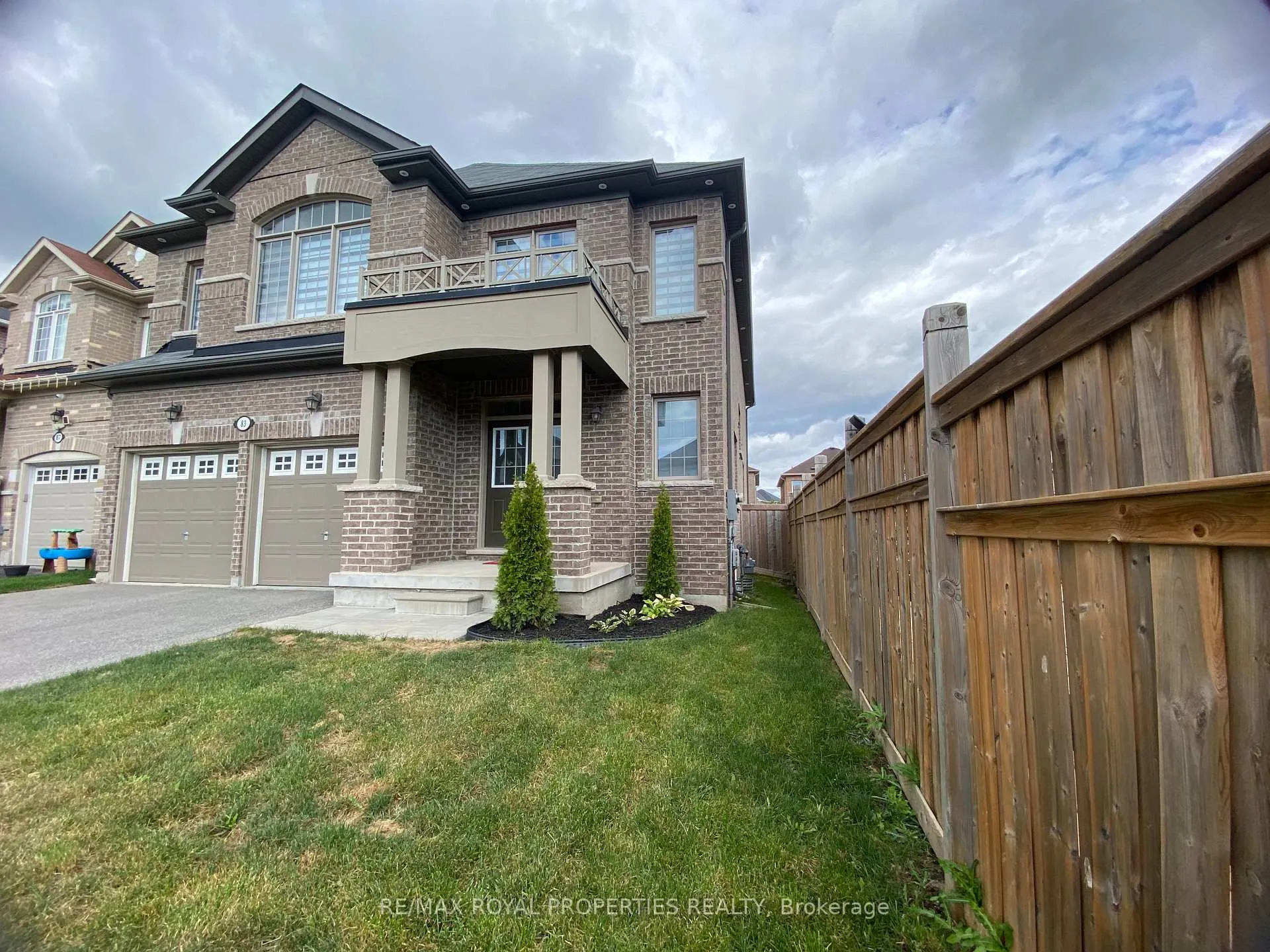 Photo 3 of 83 Whitehand Drive, Clarington, Newcastle — HOMEH