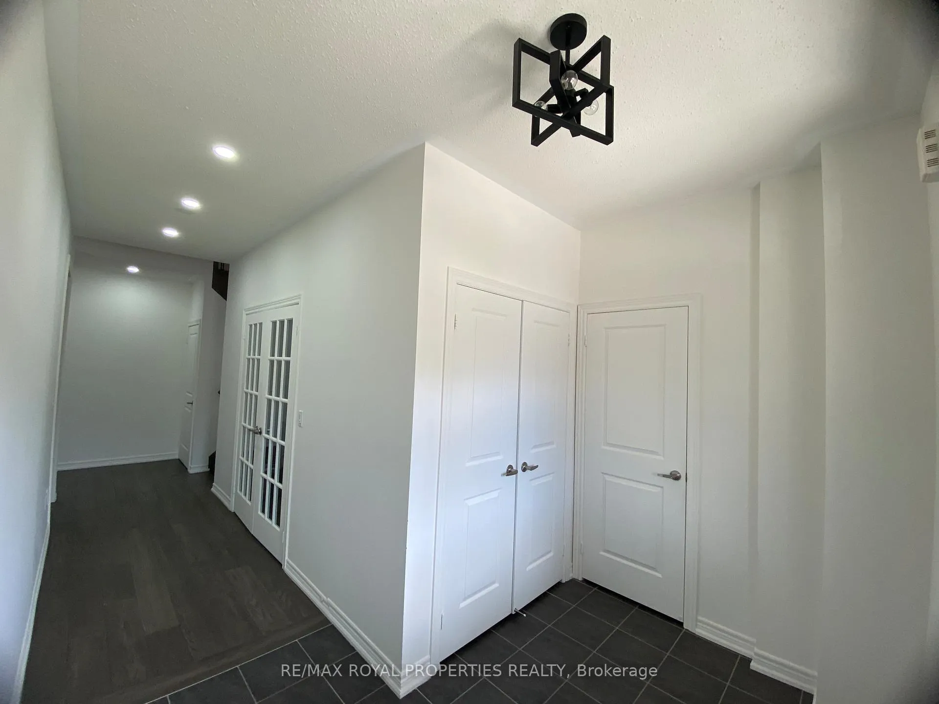 Photo 4 of 83 Whitehand Drive, Clarington, Newcastle — HOMEH