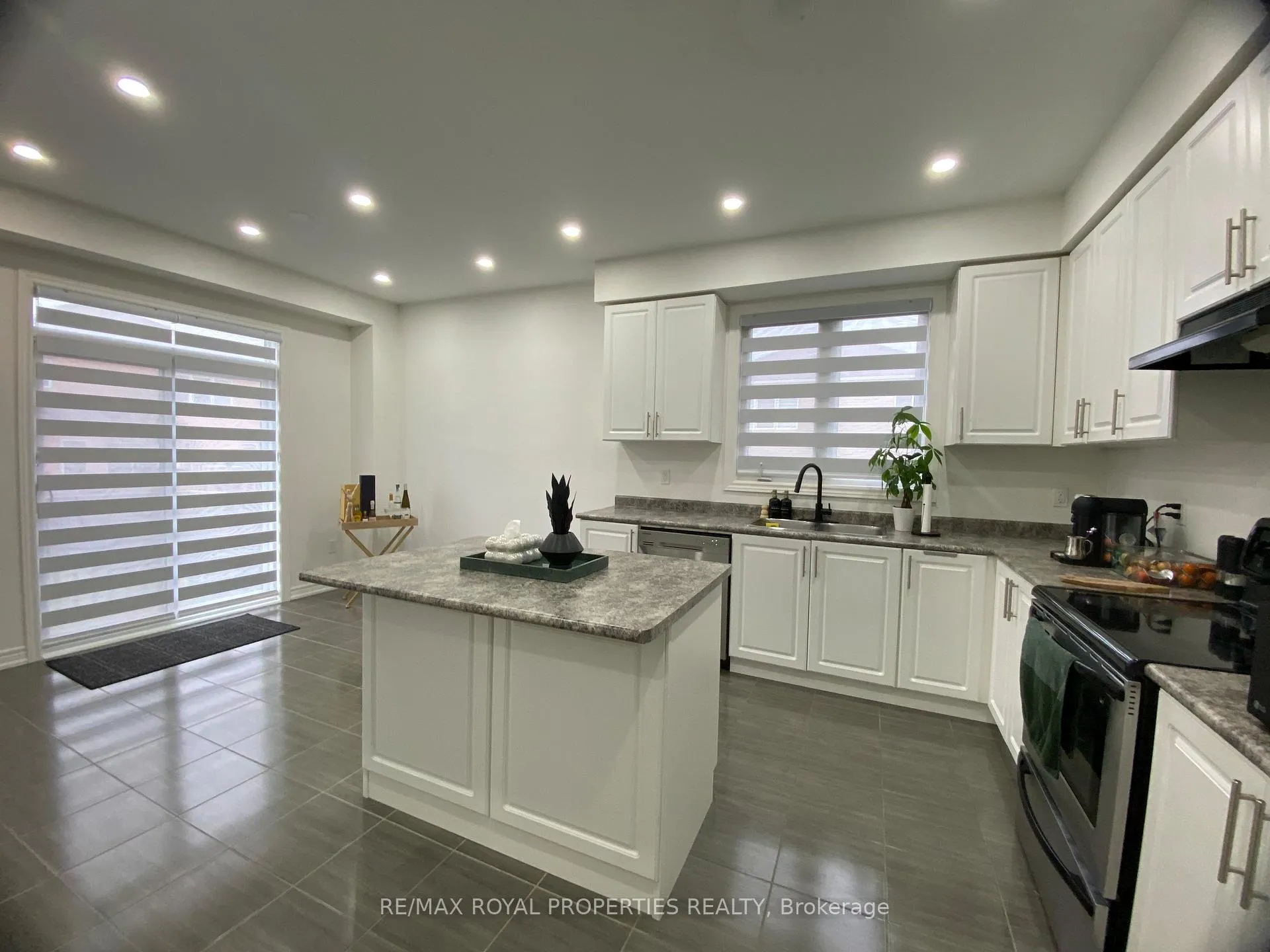 Photo 7 of 83 Whitehand Drive, Clarington, Newcastle — HOMEH