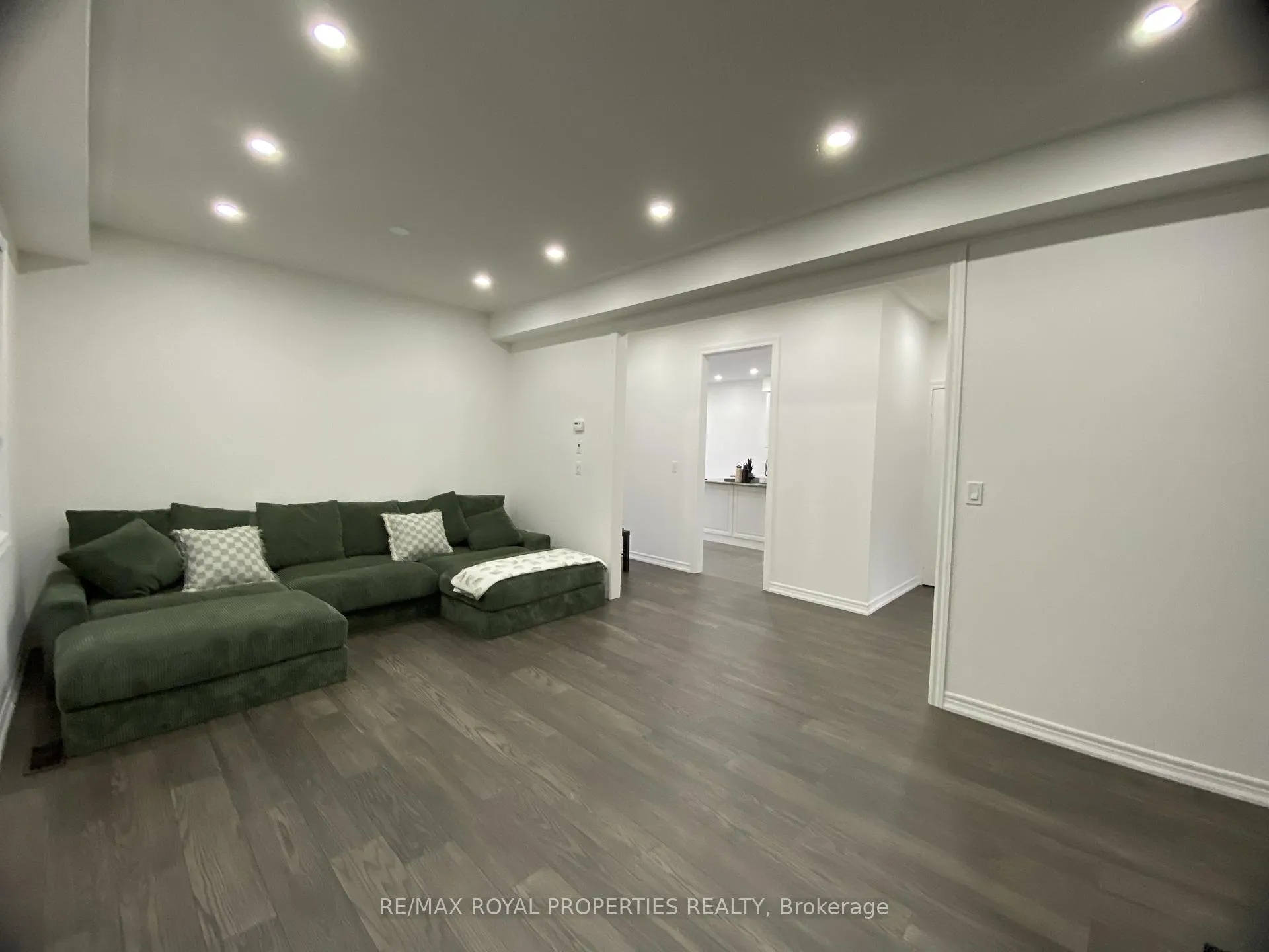 Photo 12 of 83 Whitehand Drive, Clarington, Newcastle — HOMEH
