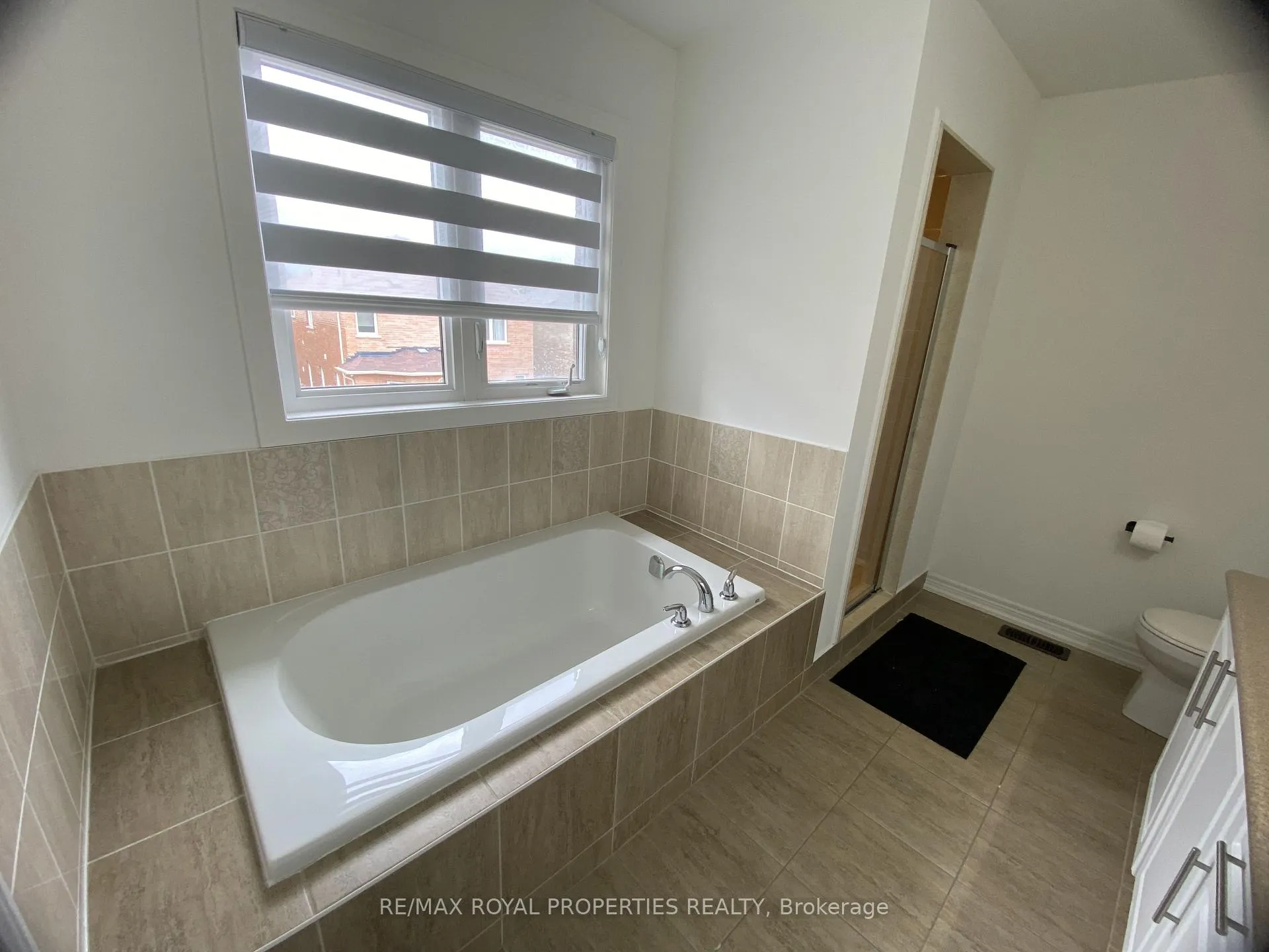 Photo 19 of 83 Whitehand Drive, Clarington, Newcastle — HOMEH