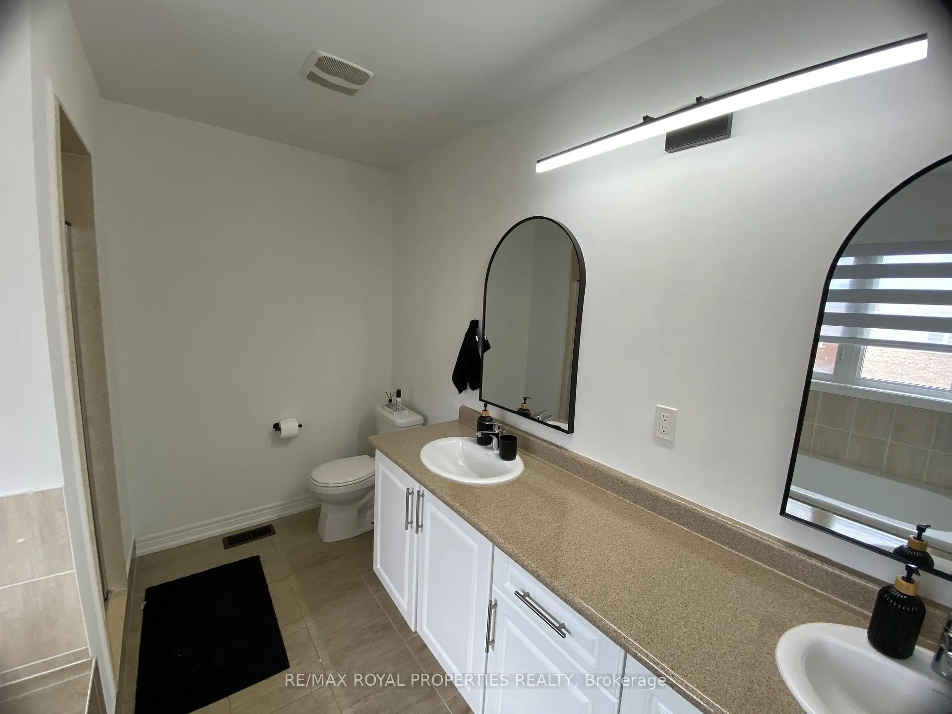 Photo 20 of 83 Whitehand Drive, Clarington, Newcastle — HOMEH