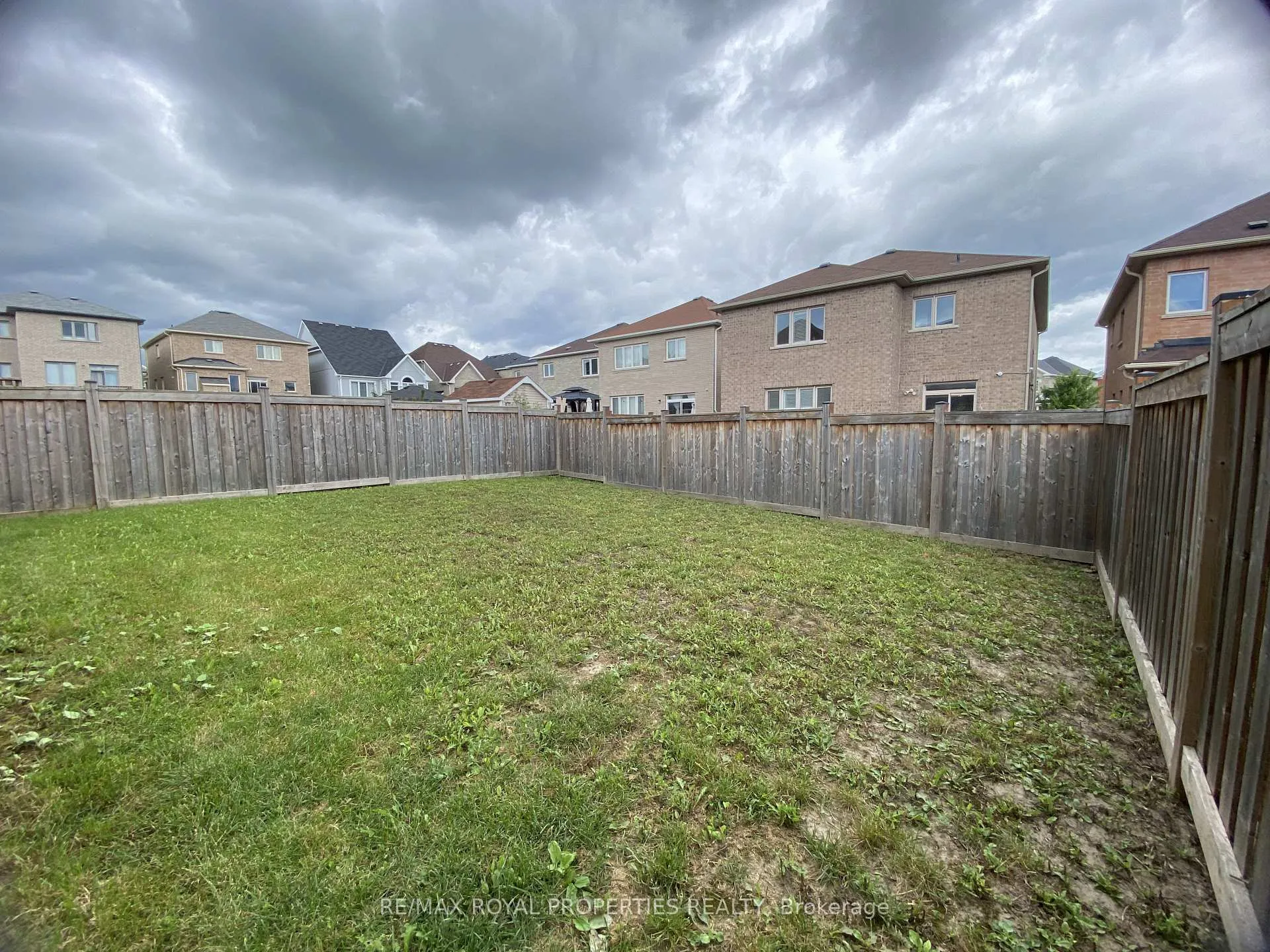 Photo 28 of 83 Whitehand Drive, Clarington, Newcastle — HOMEH