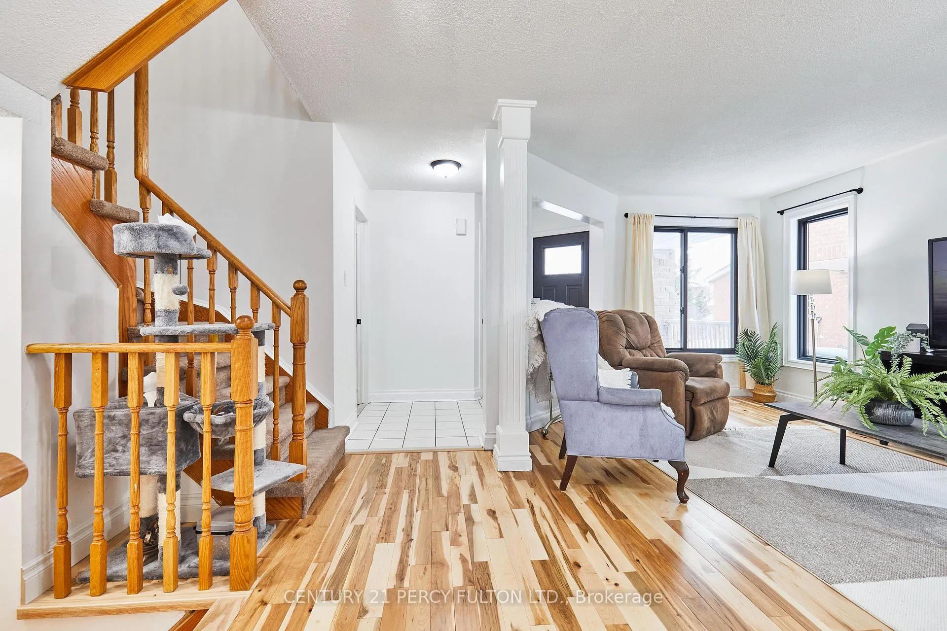 Photo 3 of 9 Brodie Court, Clarington, Bowmanville — HOMEH